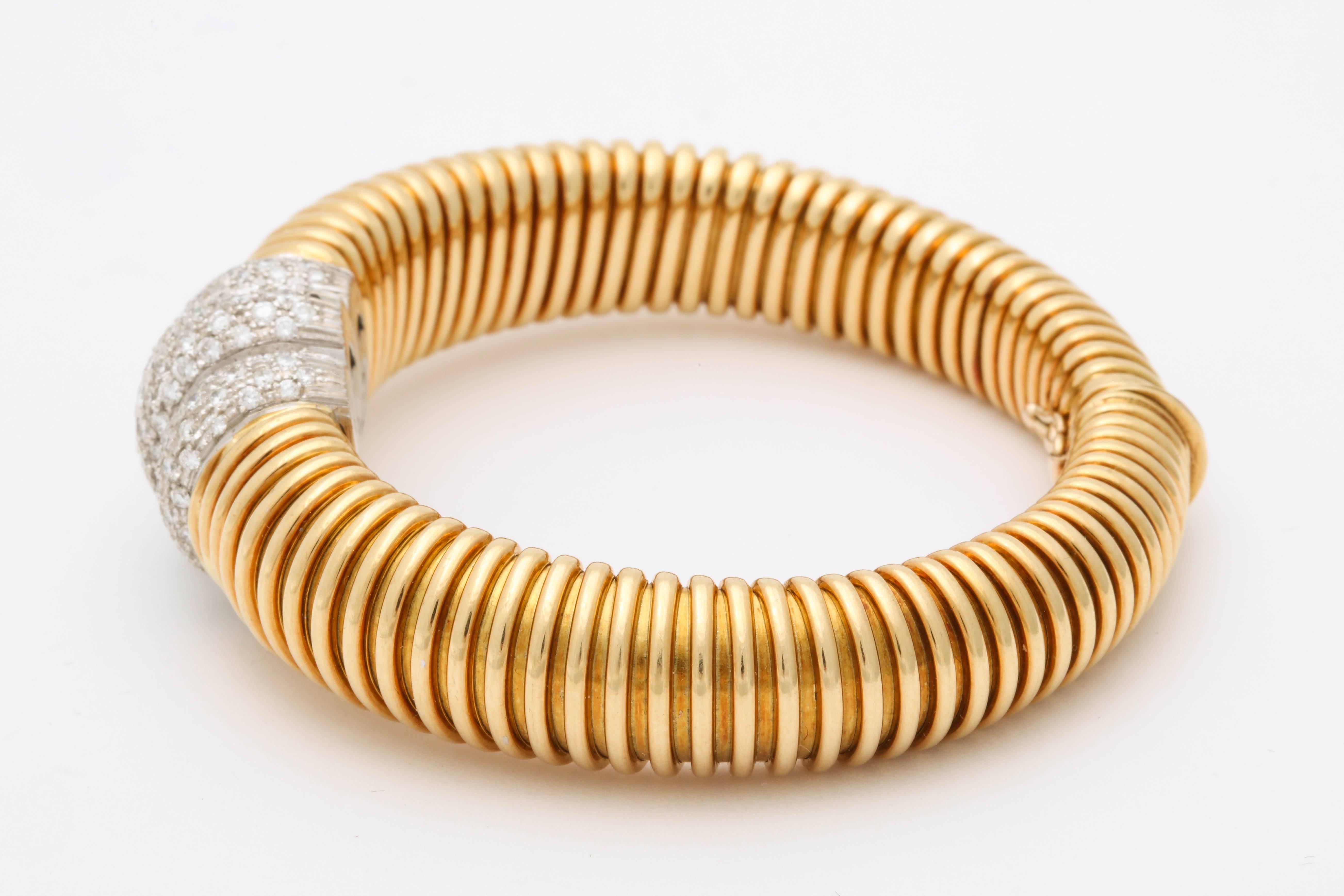 Round Cut 1980s Flexible Tubogas Snake Diamond and High Polish Ridged Gold Bracelet
