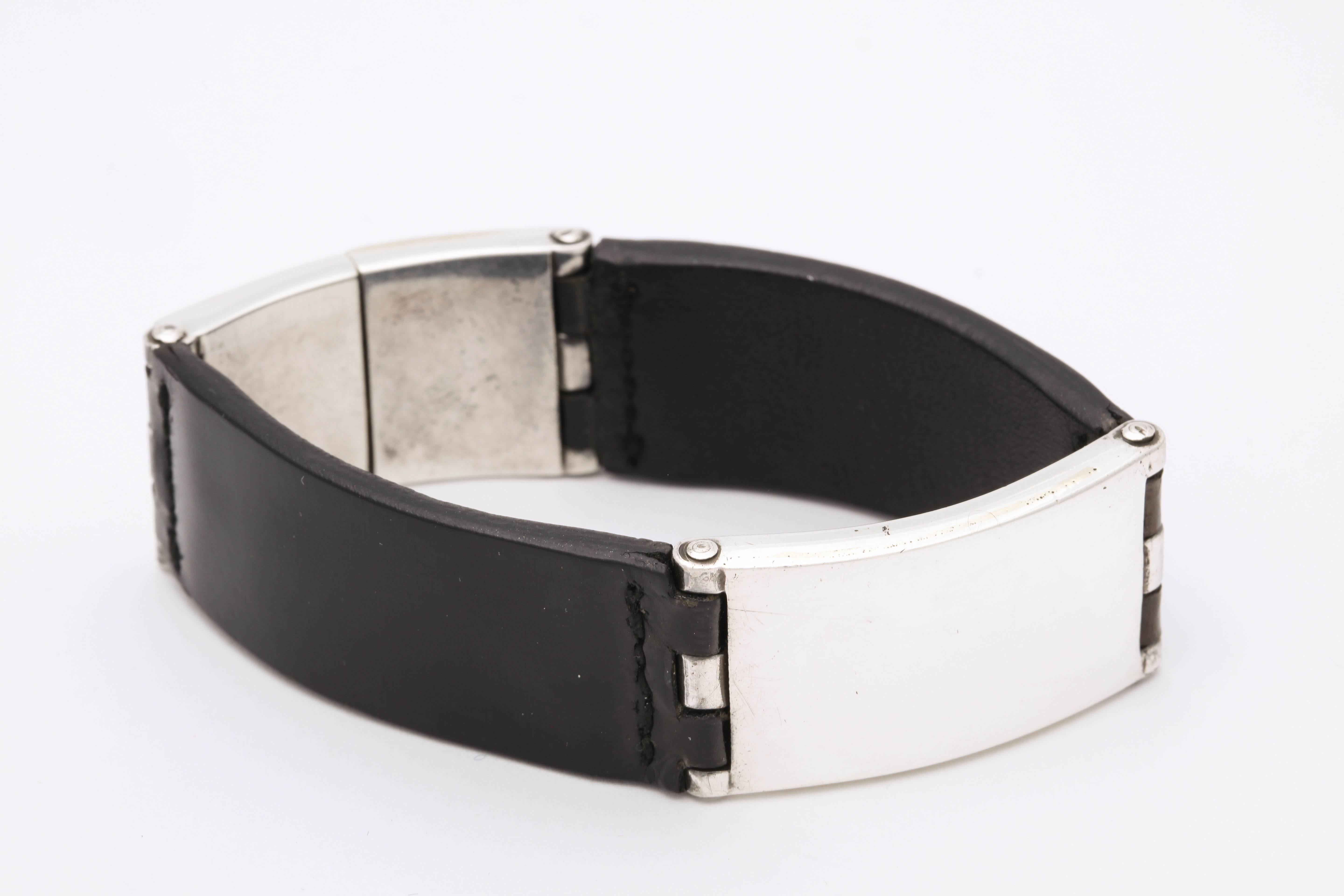 One Ladies Sterling Silver Chic And Hip Stylized Flexible Bracelet Designed With Alternating Deep Brown Chocolate Leather Straps And with alternating Sterling silver Panels. Created By Gucci In The 1980's And Made In Italy. Note: Bracelet Is Signed