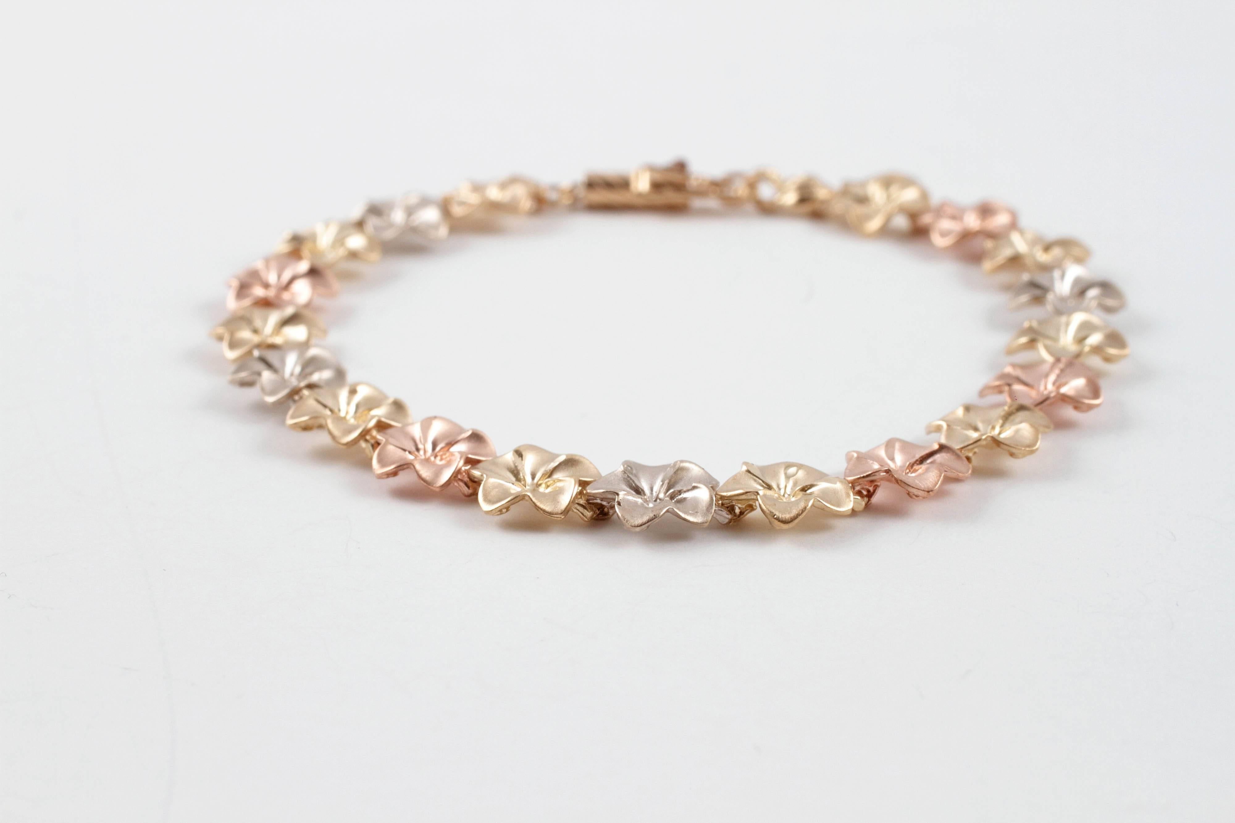 Yellow White and Rose Gold Flower Bracelet In Good Condition In Dallas, TX