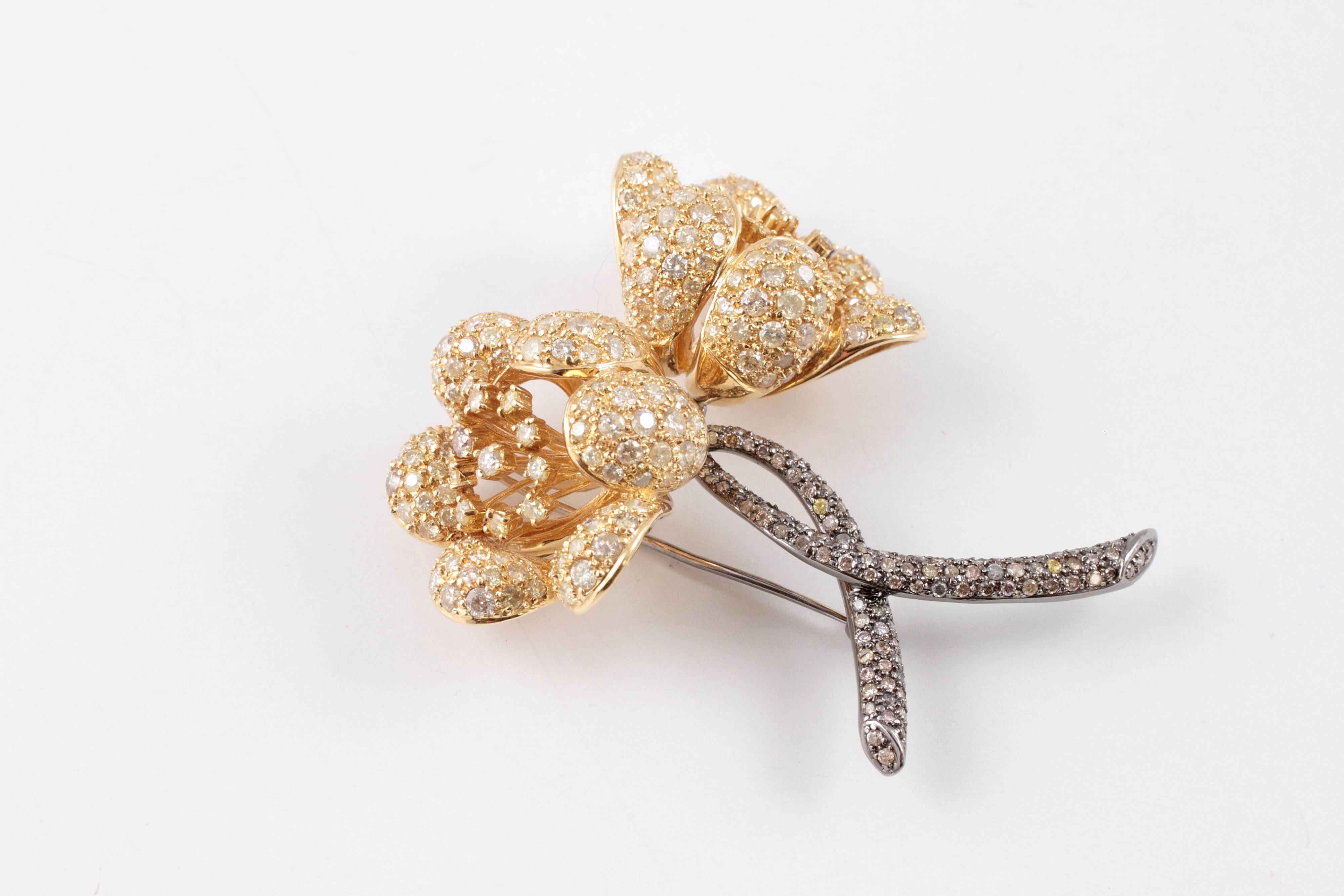 14.80 Carat Colored Diamond Flower Brooch In Good Condition In Dallas, TX