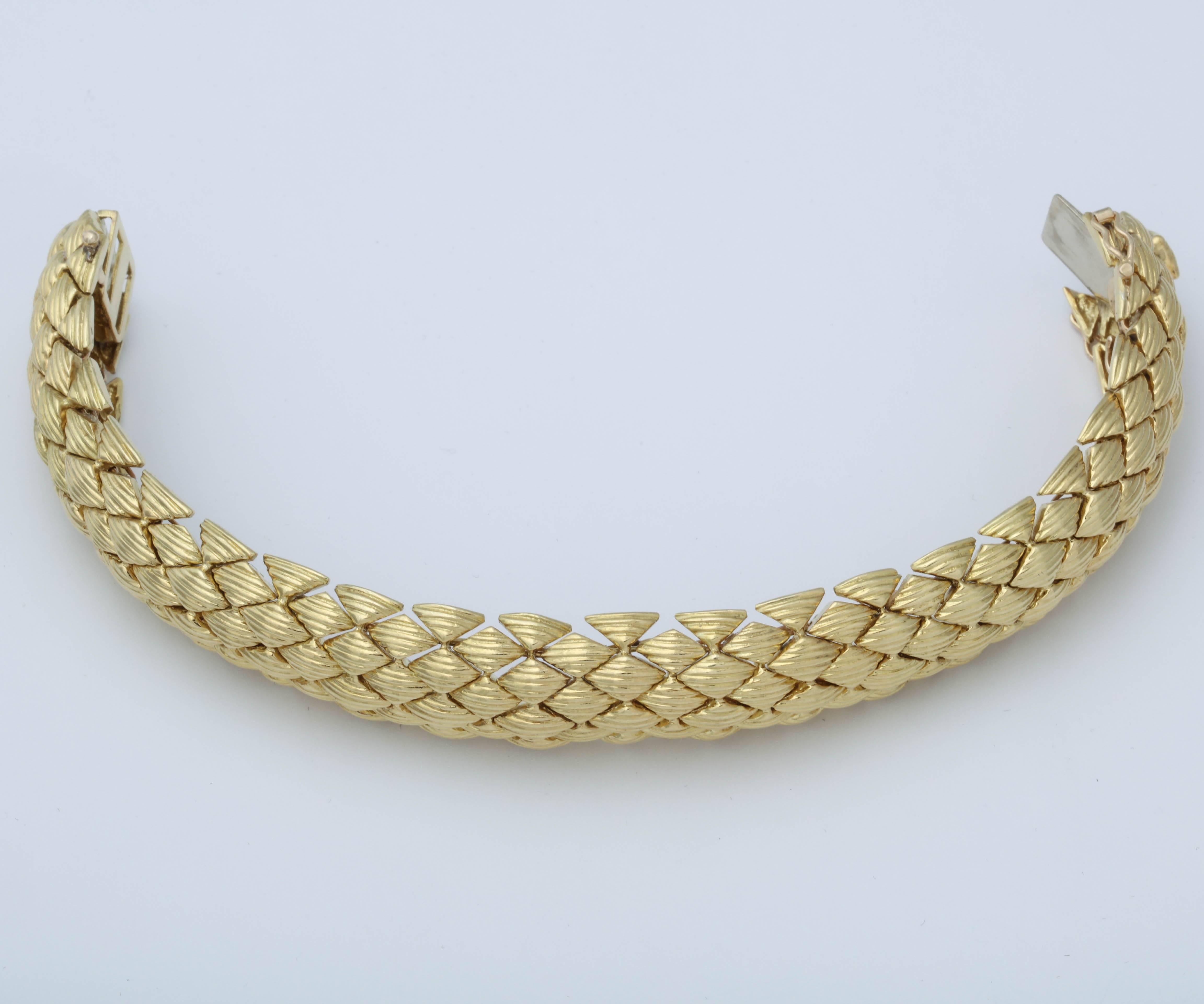 Gold Bracelet with Engraved Design In Excellent Condition For Sale In New York, NY
