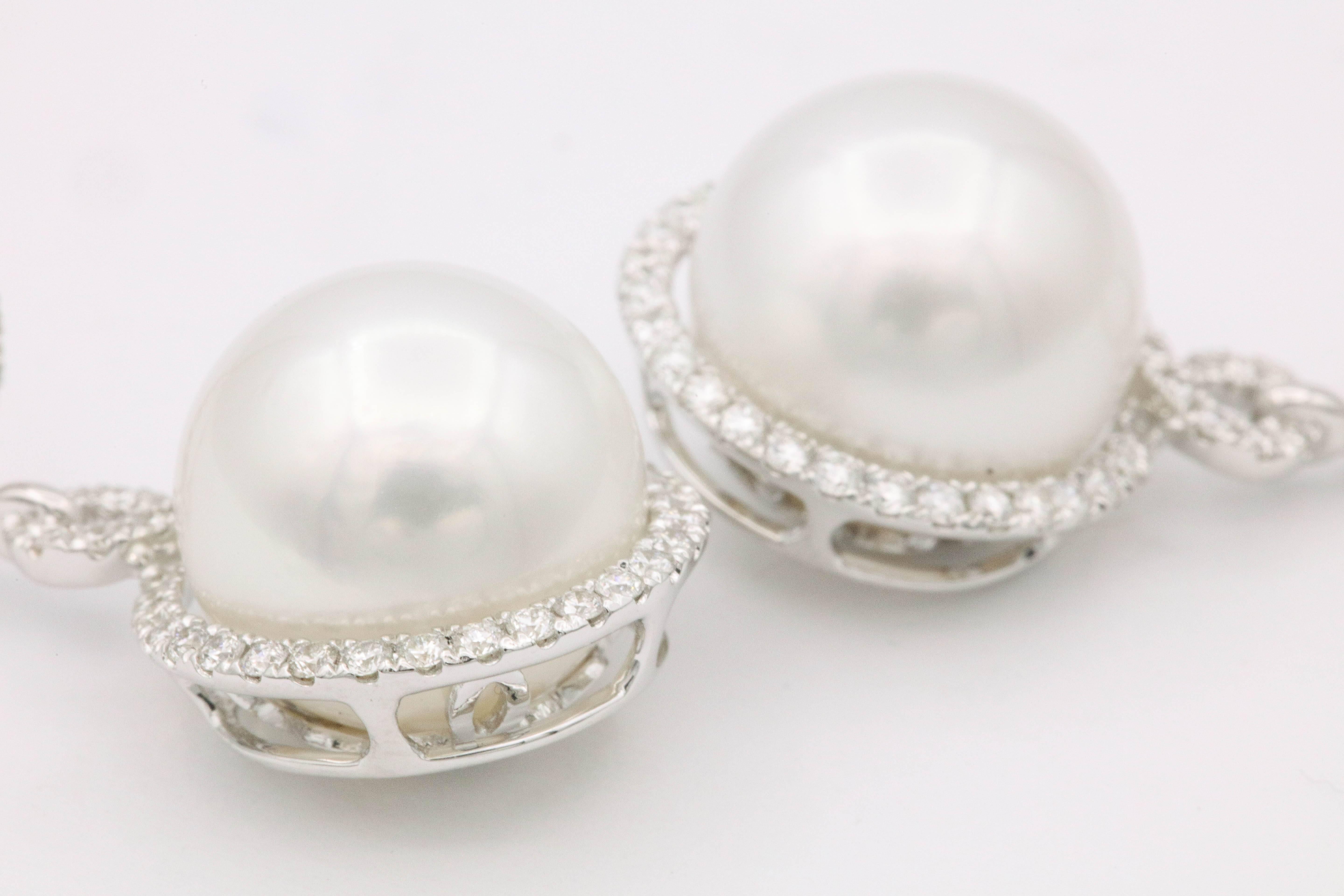 South Sea Pearl and Diamond Dangle Earrings In New Condition For Sale In New York, NY