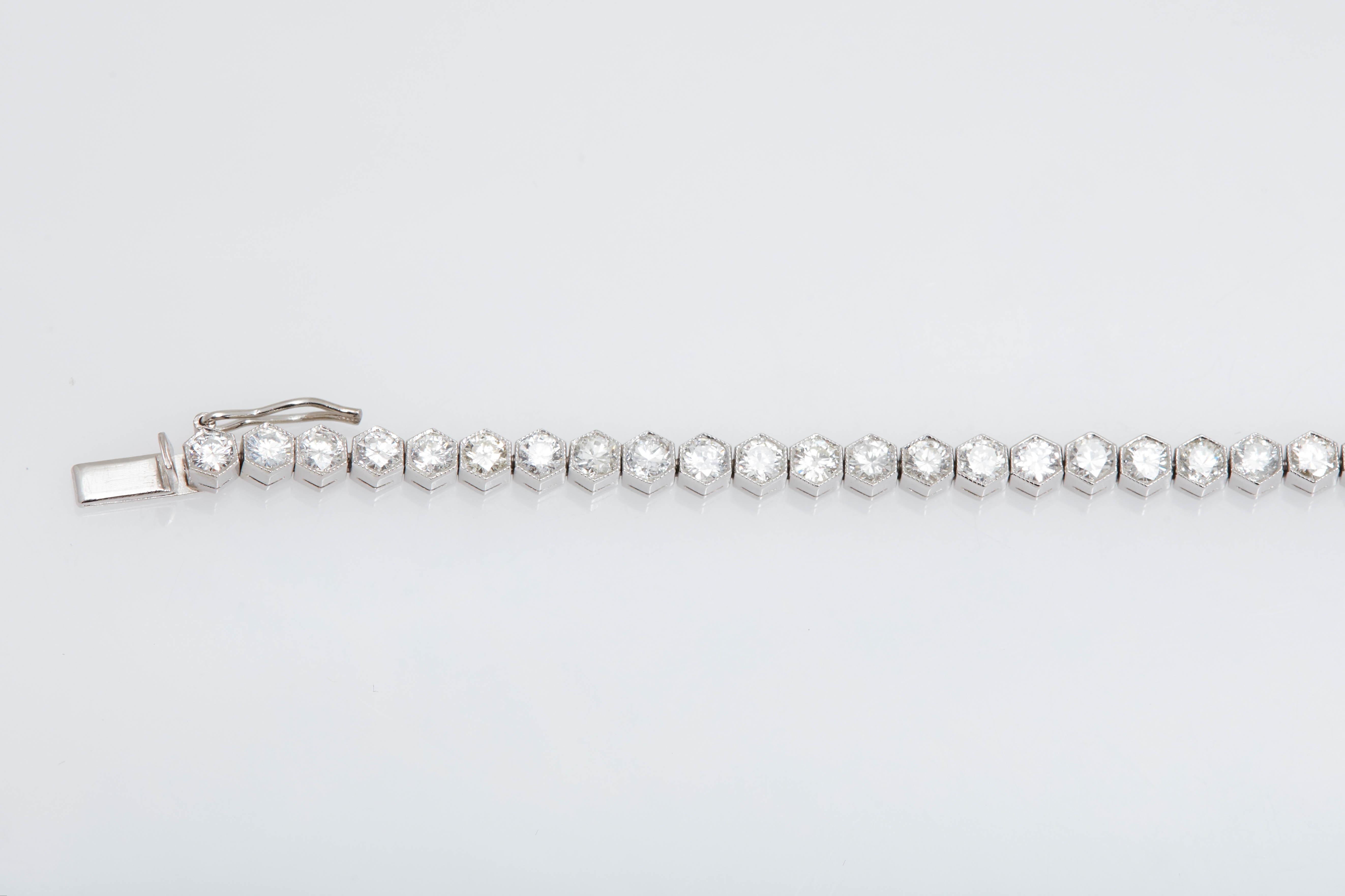Art Deco Tennis Diamond Platinum Bracelet In Excellent Condition In New York, NY