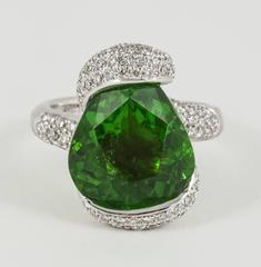 Pear-shaped Tsavorite Diamond Gold ring