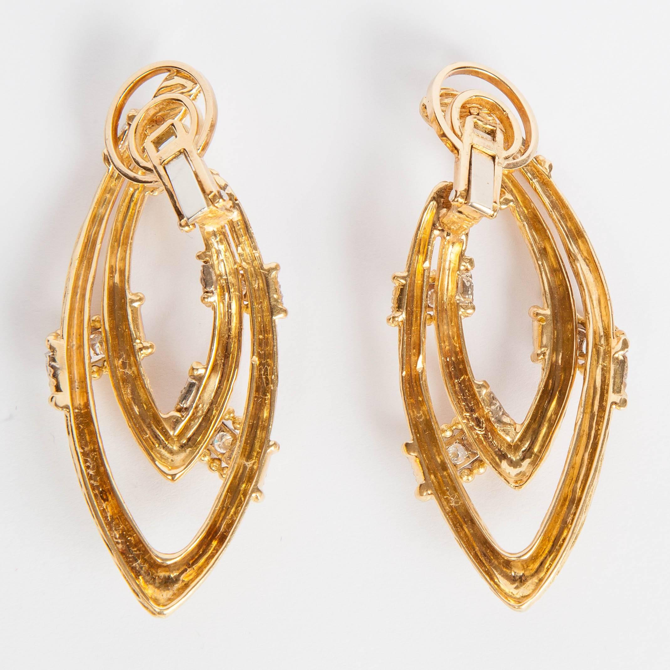 1970s Pair of Diamond Gold Bamboo Earrings In Excellent Condition For Sale In New York, NY