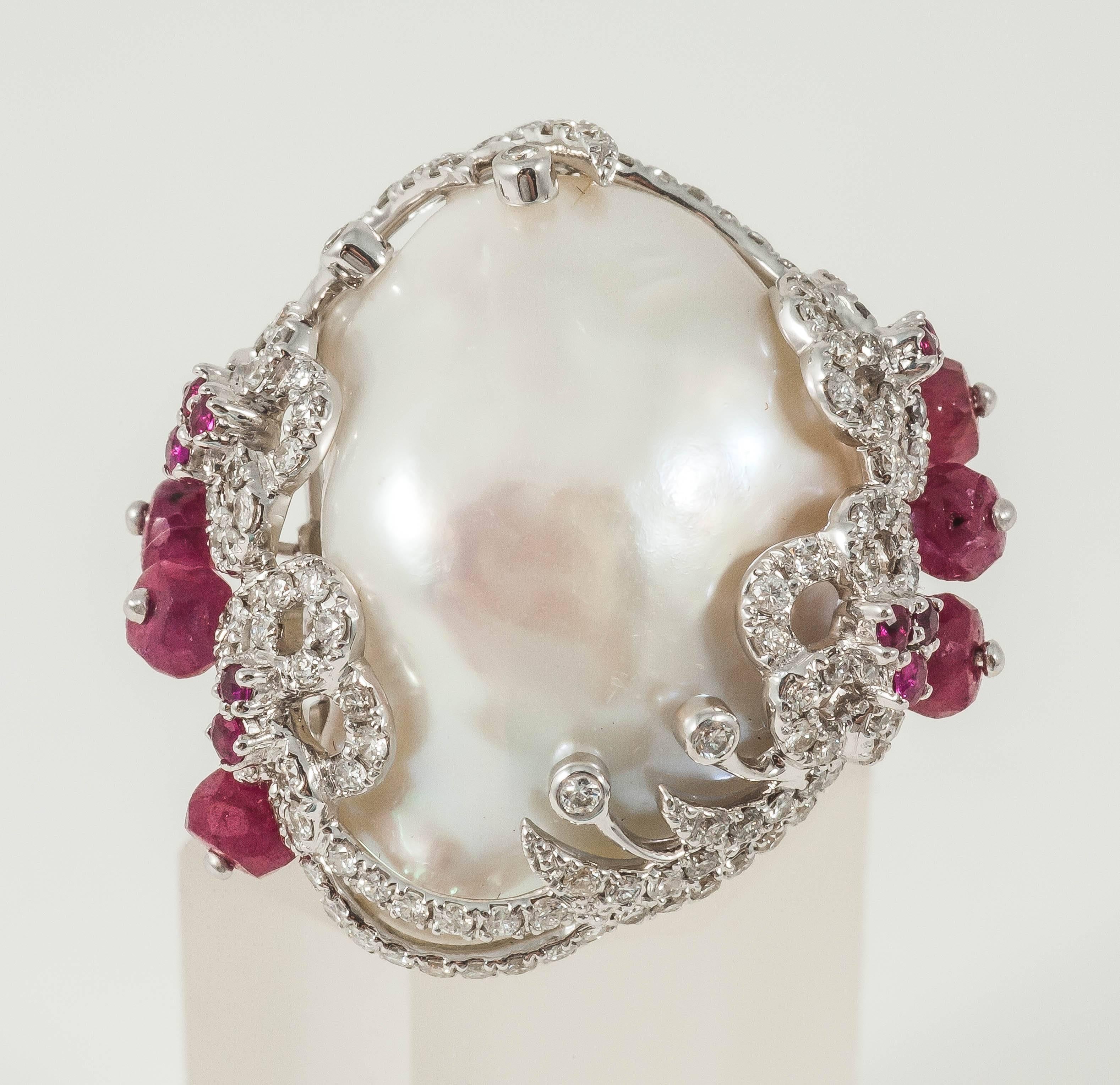 Baroque Pearl Ring encased in Diamond florals & Ruby beads

18K White Gold: 11.86gms
Diamond: 1.6cts
Ruby beads: 3.29cts
Baroque Pearl