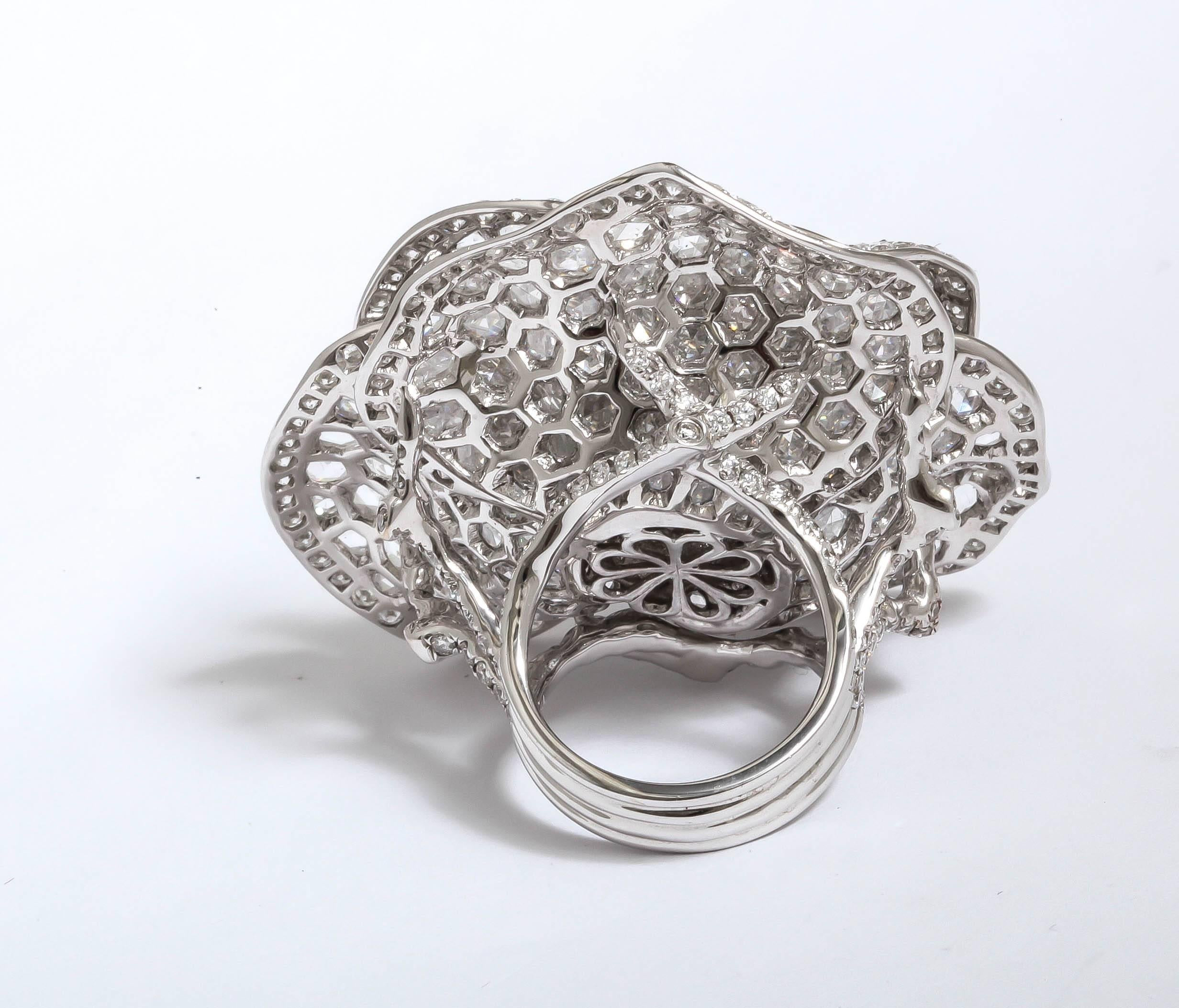 Diamond Gold Flower Cocktail Ring In New Condition For Sale In New York, NY