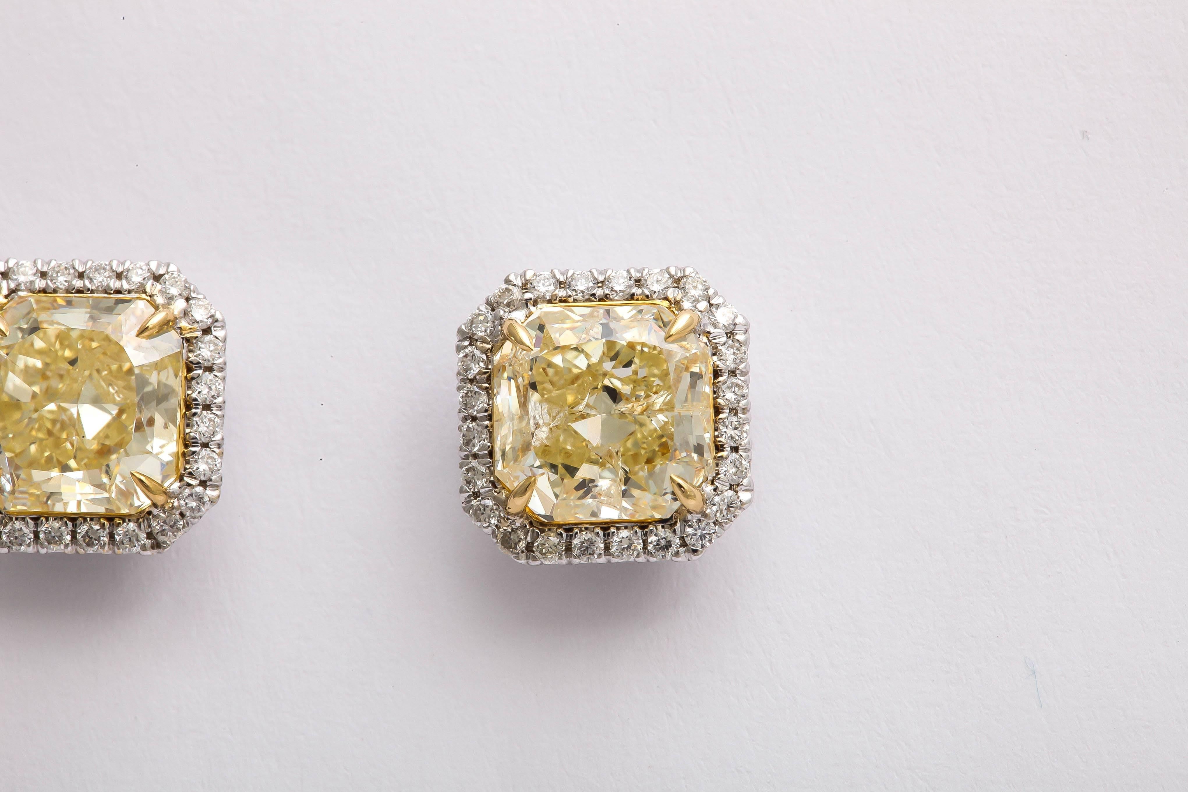 Amazing Yellow and White Diamond Earring Studs In New Condition For Sale In TRYON, NC