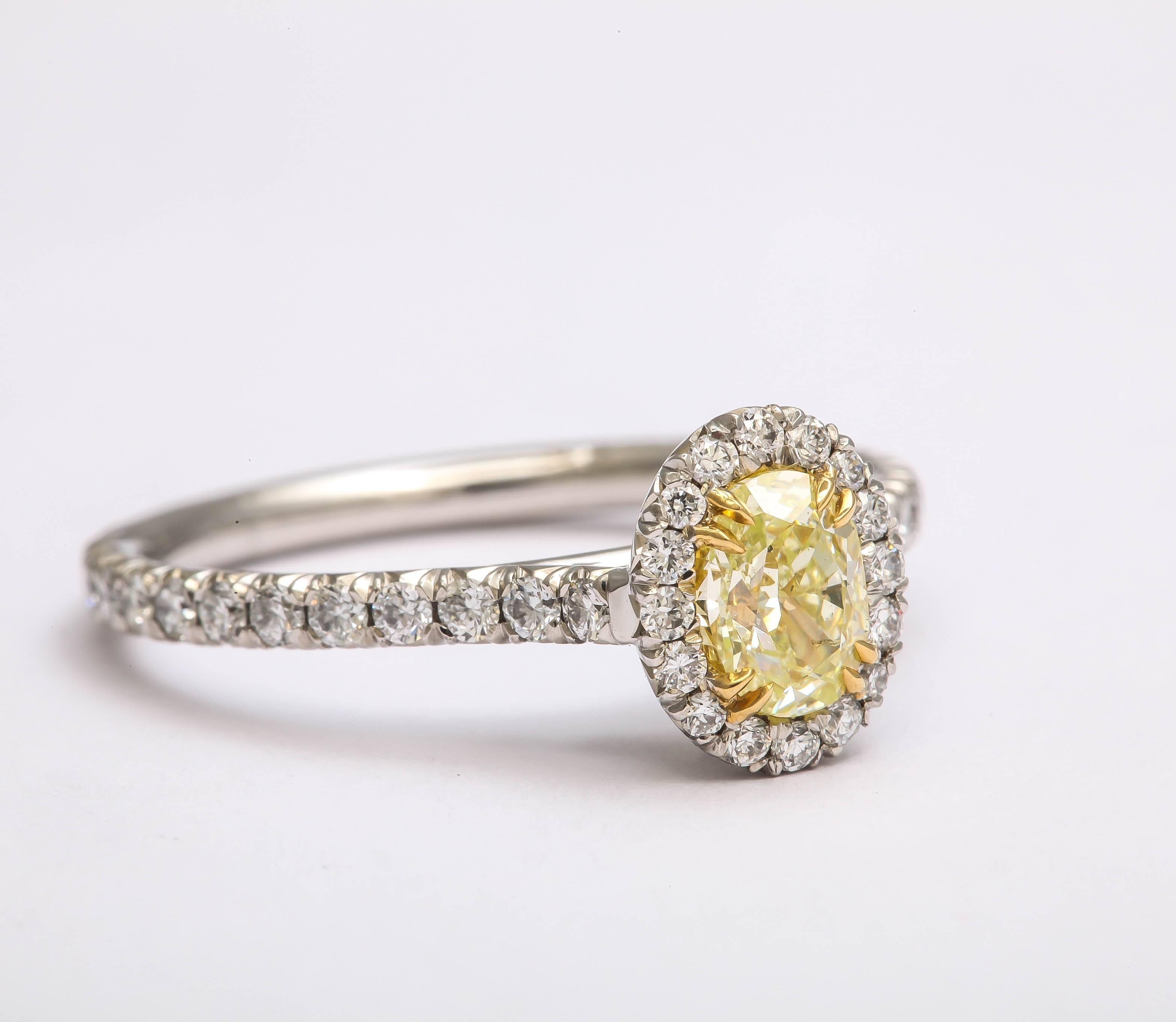 Beautiful Yellow Green Oval Diamond Ring In New Condition For Sale In TRYON, NC