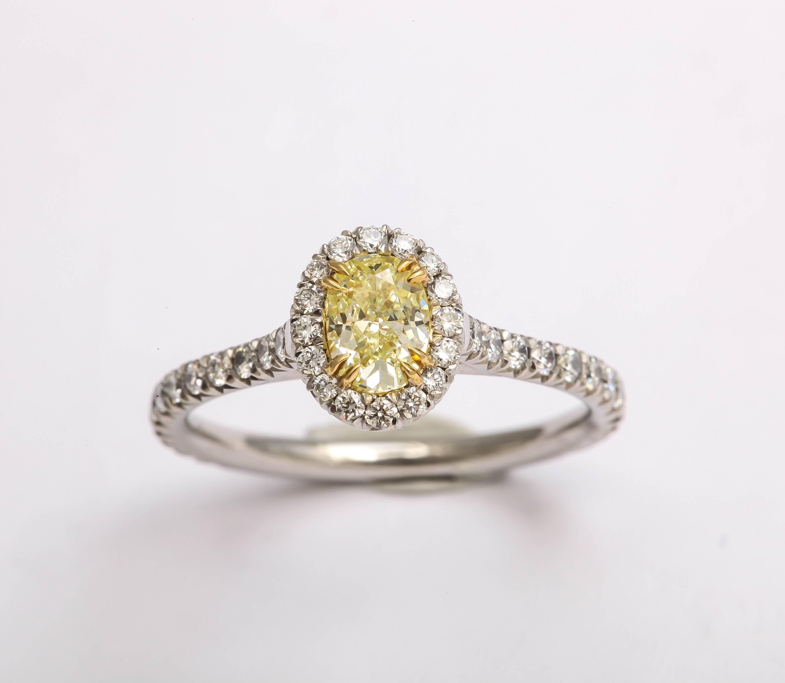 Beautiful Yellow Green Oval Diamond Ring For Sale 3