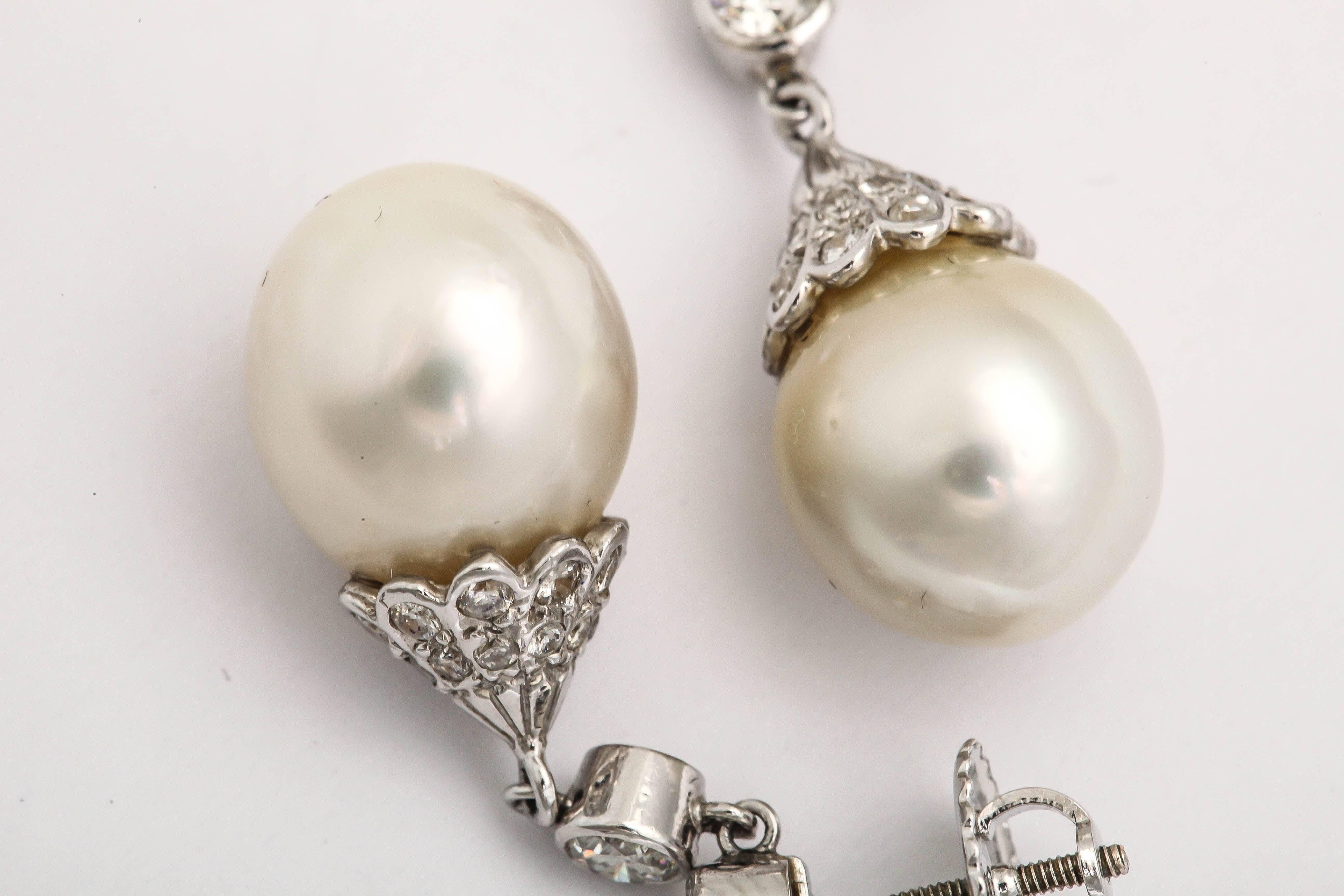 Exquisite Perlen- und Diamant-Tropfen-Ohrringe (Barock) im Angebot