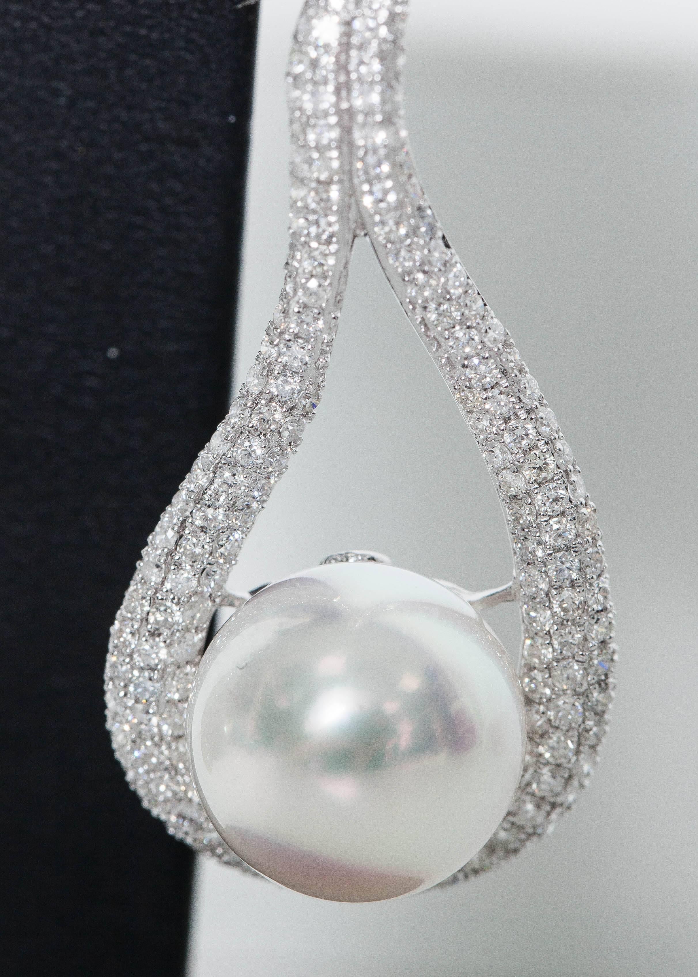 18k White Gold Earring
Pearl Size: 12mm
Pearl Quality: AAA
Pearl Luster: AAA
Total Cts. Weight: 3.45 cts.
