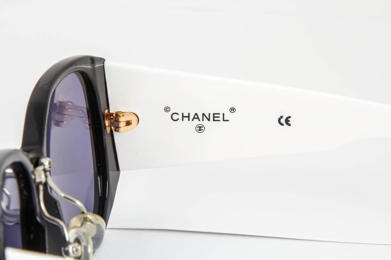 chanel logo frame sunglasses