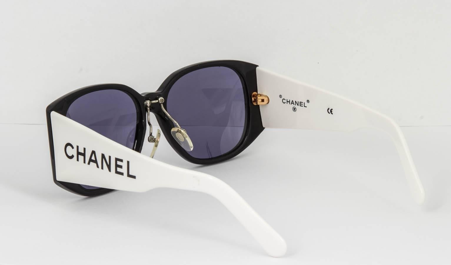 Chanel Schwarz-weiße Logo-Sonnenbrille 4