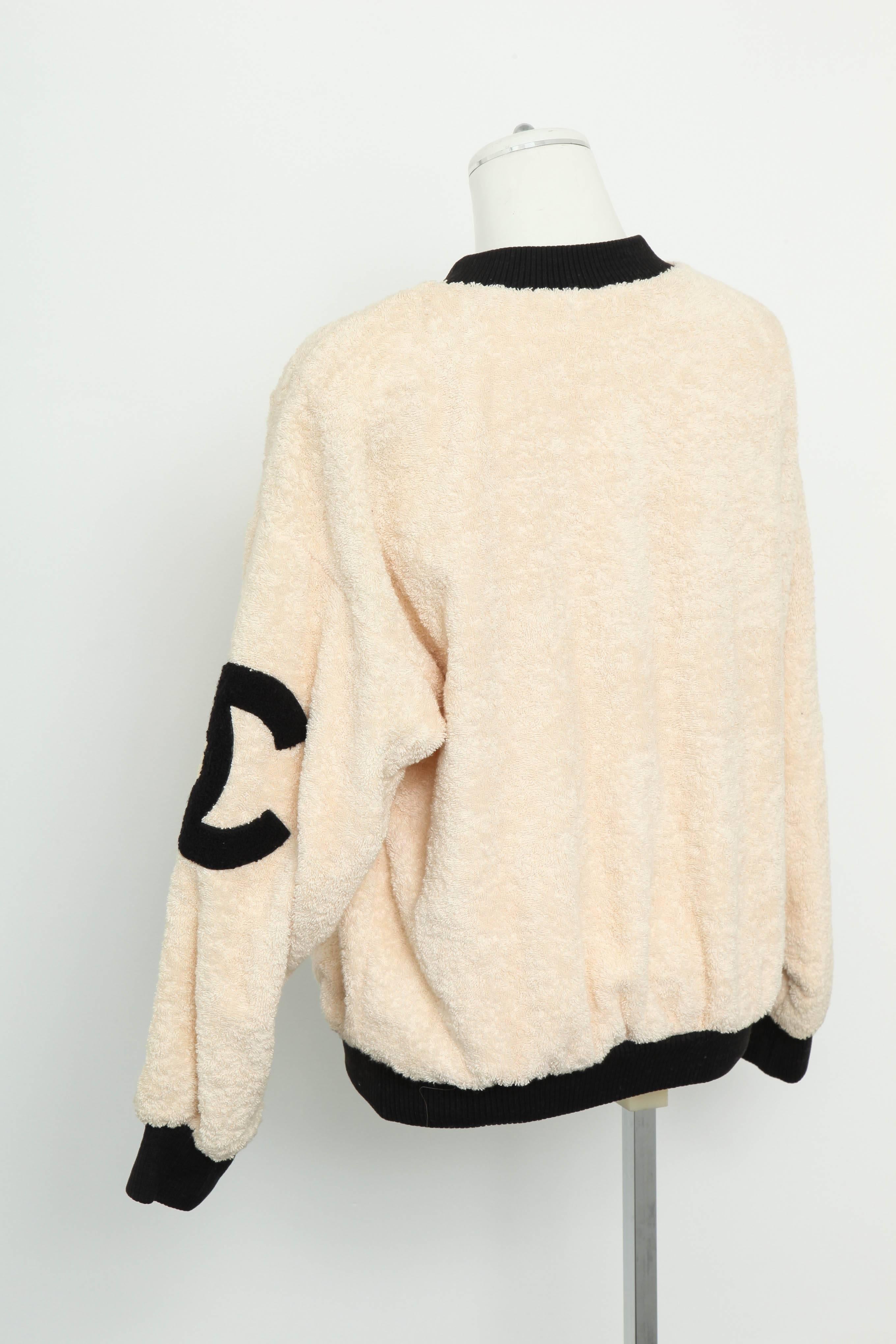 Vintage Chanel Sweat Shirt Sweater with Iconic CC  In Good Condition In Chicago, IL