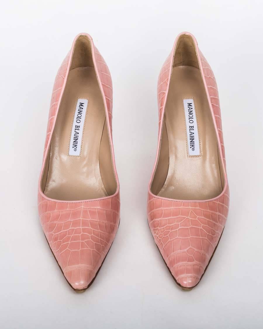 Manolo Blahnik Pale Pink Crocodile Pumps with 3.5 inch heels.

Does not come with original box.