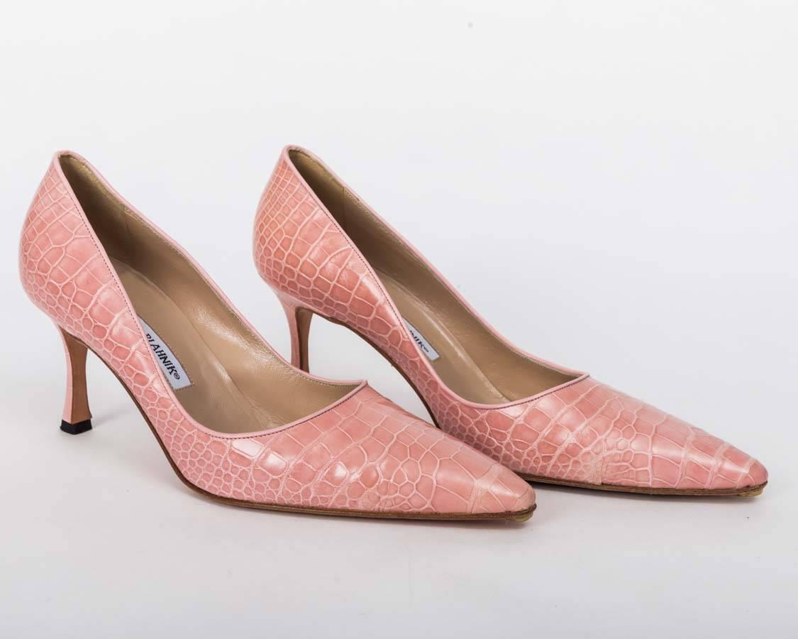 Manolo Blahnik Pale Pink Crocodile Pumps In Good Condition In Westhampton Beach, NY