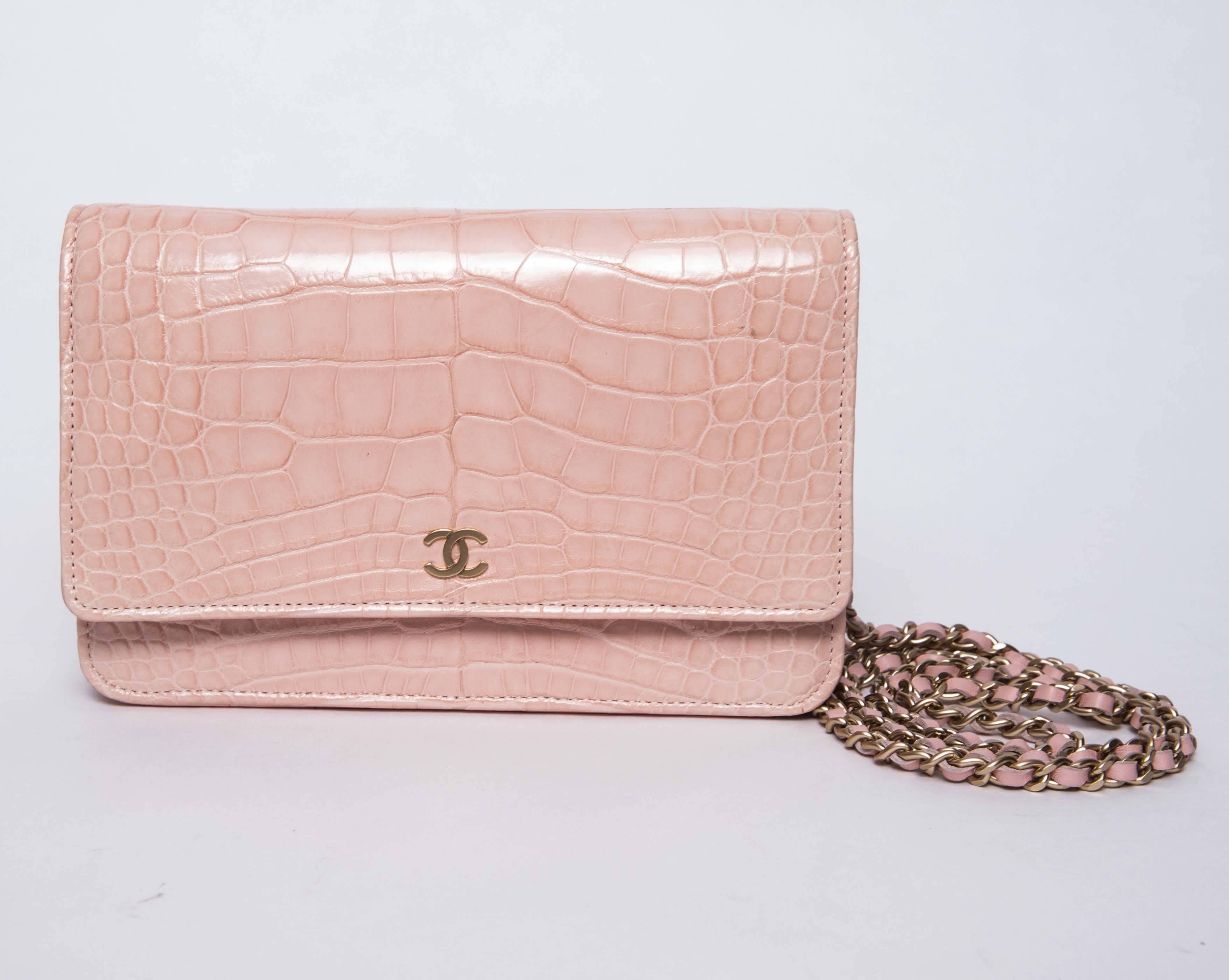  Chanel Blush pink Alligator Chanel Wallet On Chain features gold tone hardware, single shoulder strap with chain link cross-body strap and CC logo at front. Single pocket at interior wall with zip closure,  pocket at flap with zip closure,  three