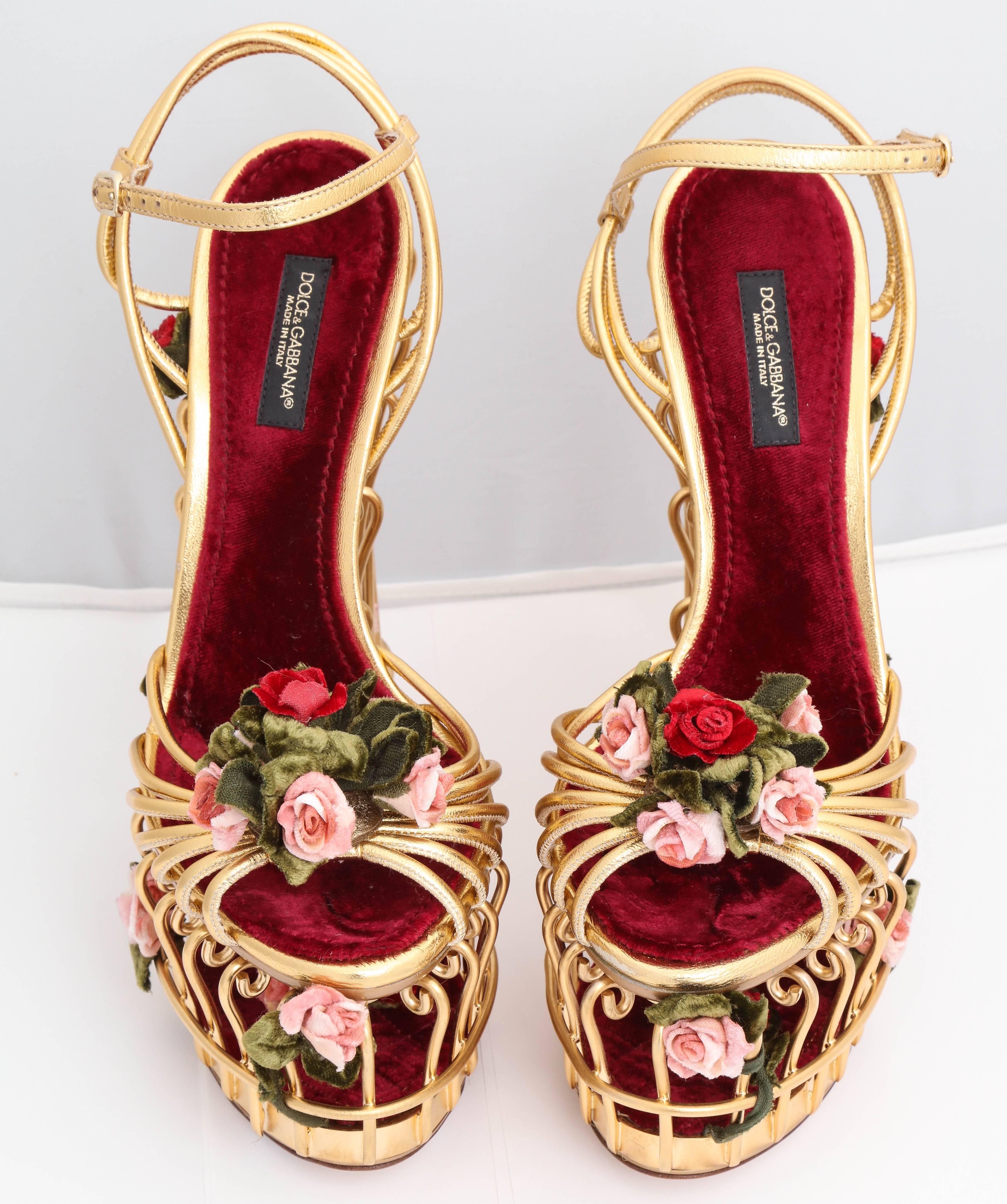 Very rare Dolce & Gabbana cage shoes as seen on runway. This is a piece of art! It has Velvet insole. New with box. Size 37. Front: 3.1 inches, Heels: 7.1 inches.
Original retail $6900.