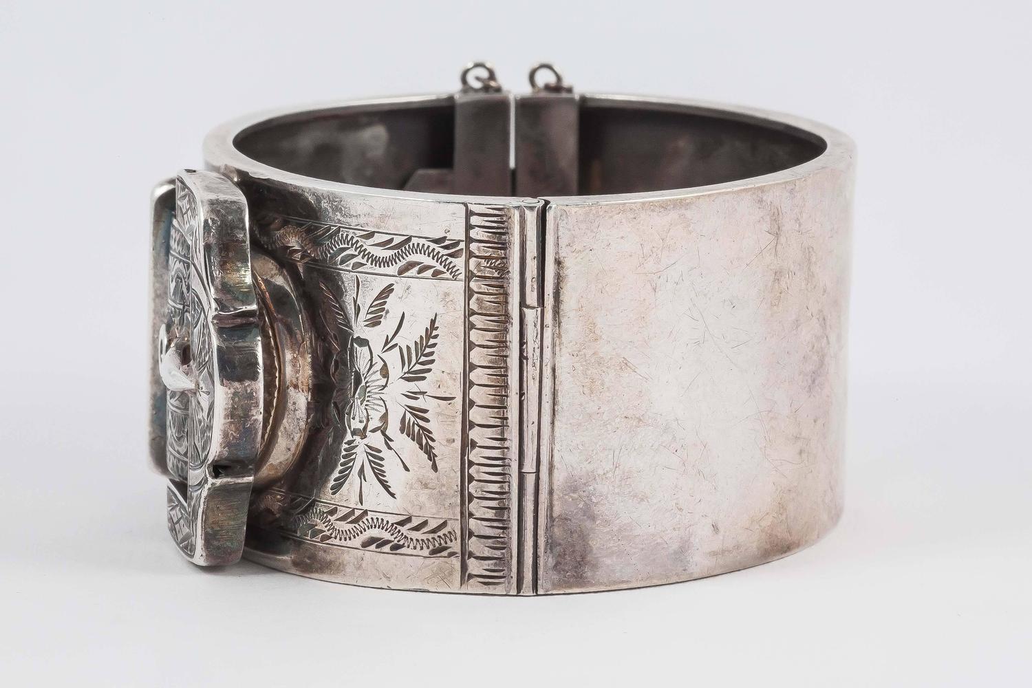 Lovely English Victorian silver buckle cuff bracelet For Sale at 1stdibs