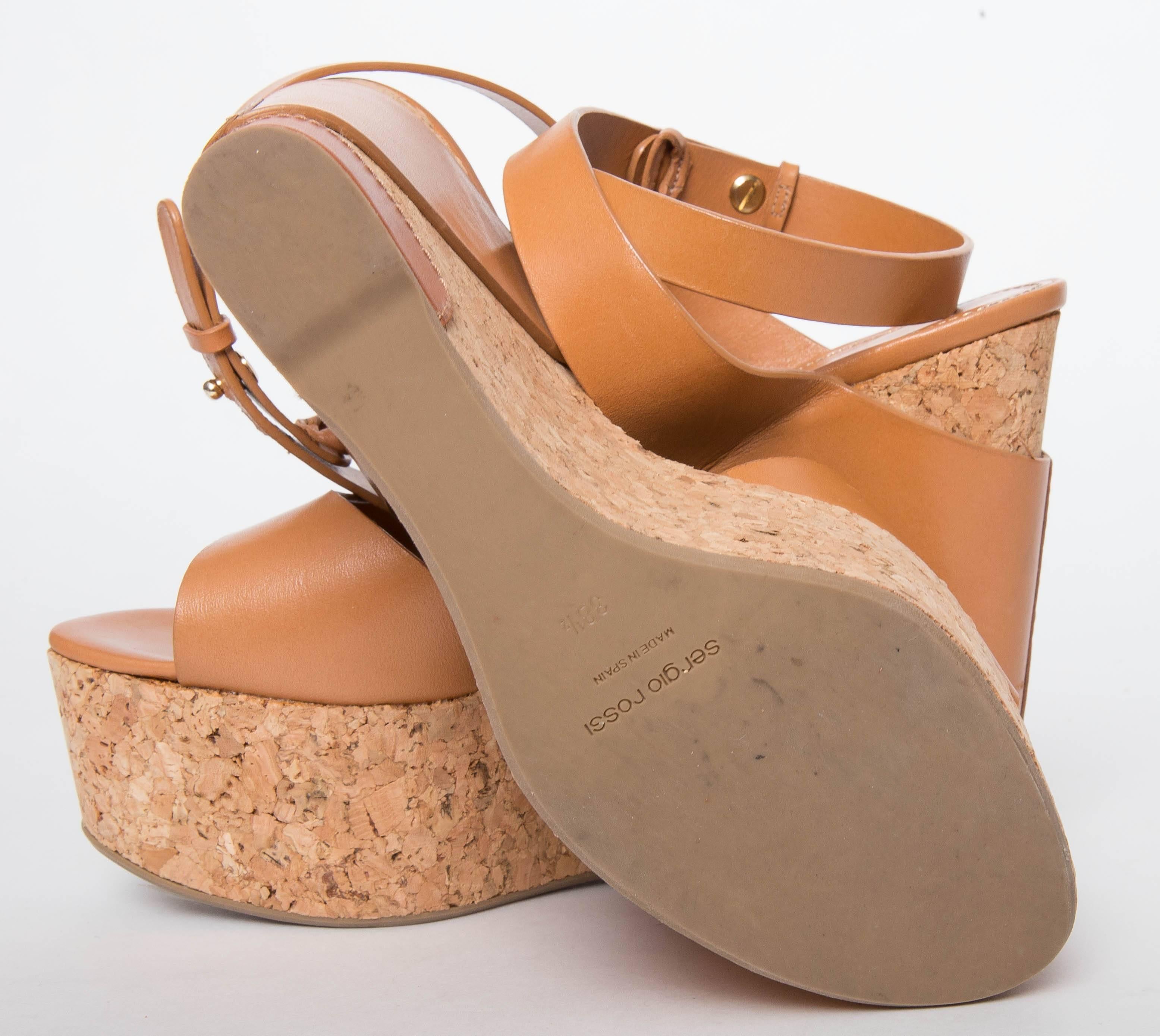 Sergio Rossi Camel Cork Wedge Sandals EU38.5 In Excellent Condition For Sale In Westhampton Beach, NY