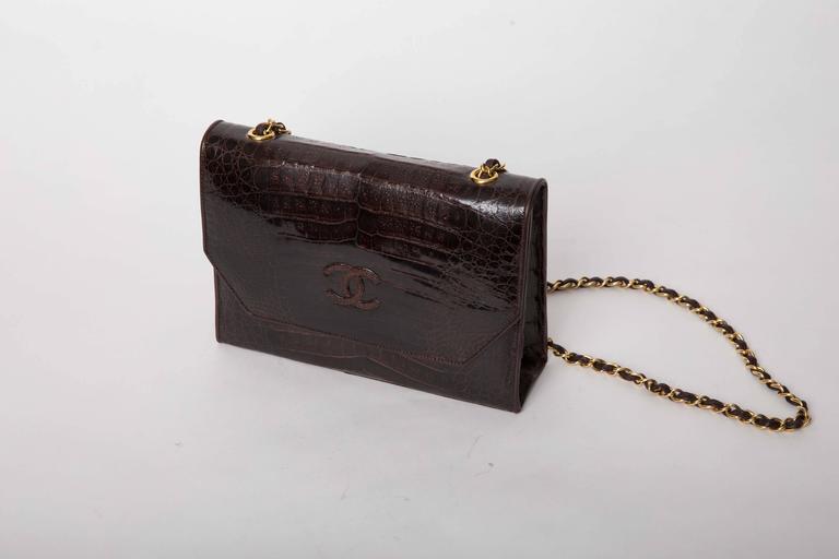 Women's Vintage Chanel Brown Crocodile Shoulder Bag - Excellent Condition For Sale