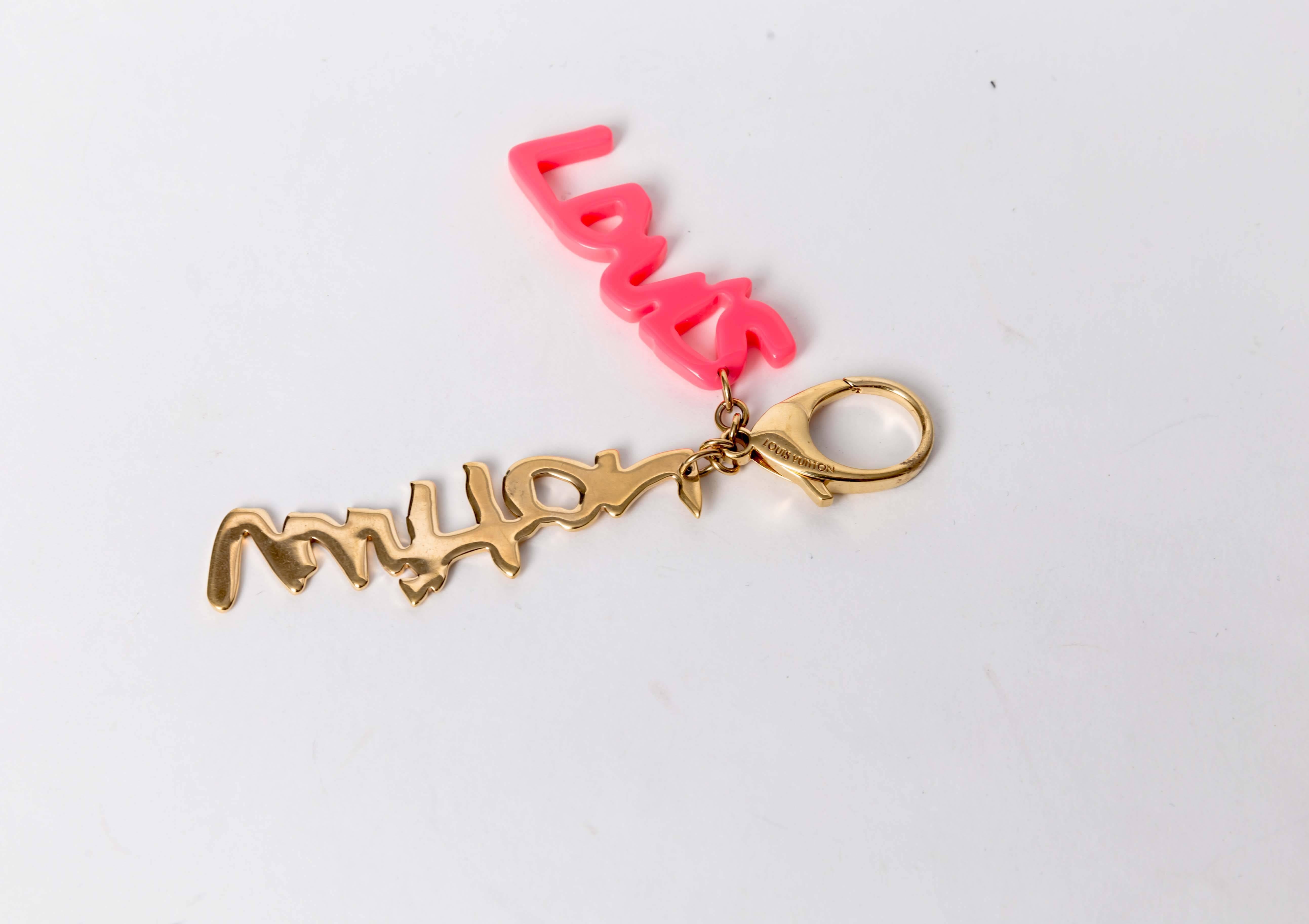 Louis Vuitton Stephen Sprouse Gold Tone Pink Resin Graffiti Keychain Bag Charm. Limited edition item designed in 2009 by Marc Jacobs for Louis Vuitton as a tribute to revolutionary fashion designer, Stephen Sprouse. Gold tone metal & neon pink