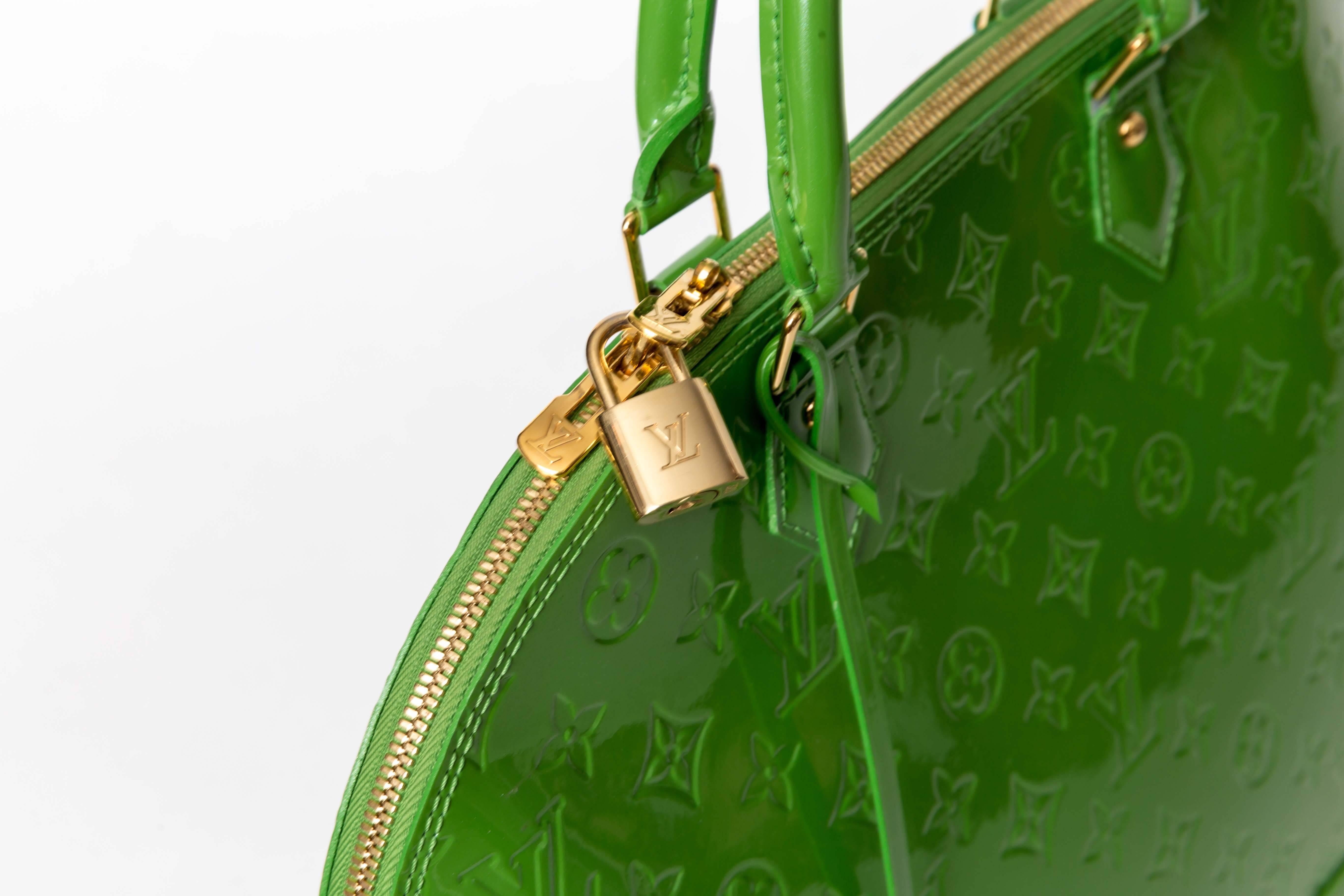 Louis Vuitton Alma Monogram Vernis Gm Satchel in Pale Green In Excellent Condition In Westhampton Beach, NY