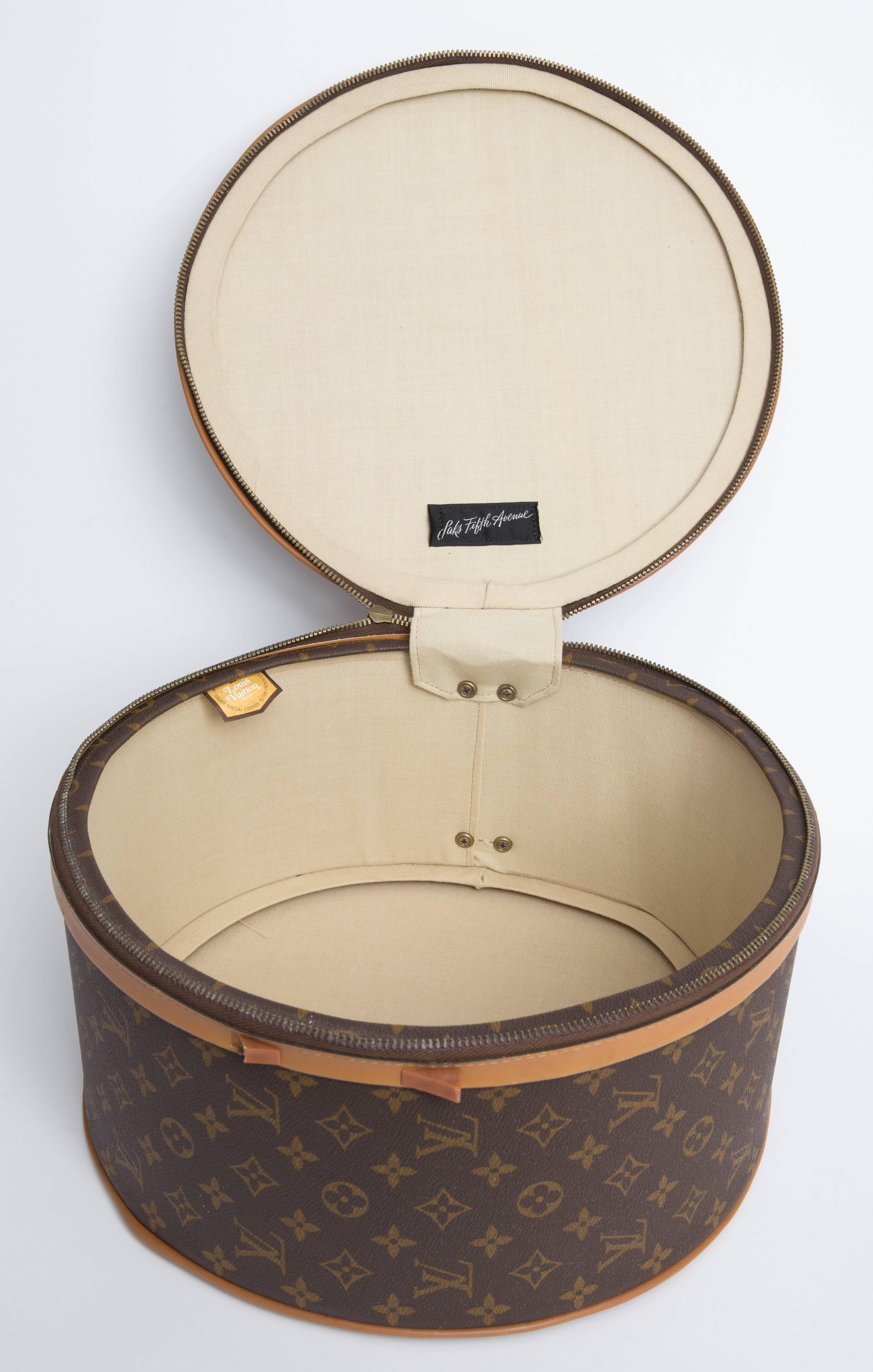 Women's or Men's Louis Vuitton Vintage Monogram Boite Chapeaux Hat Box