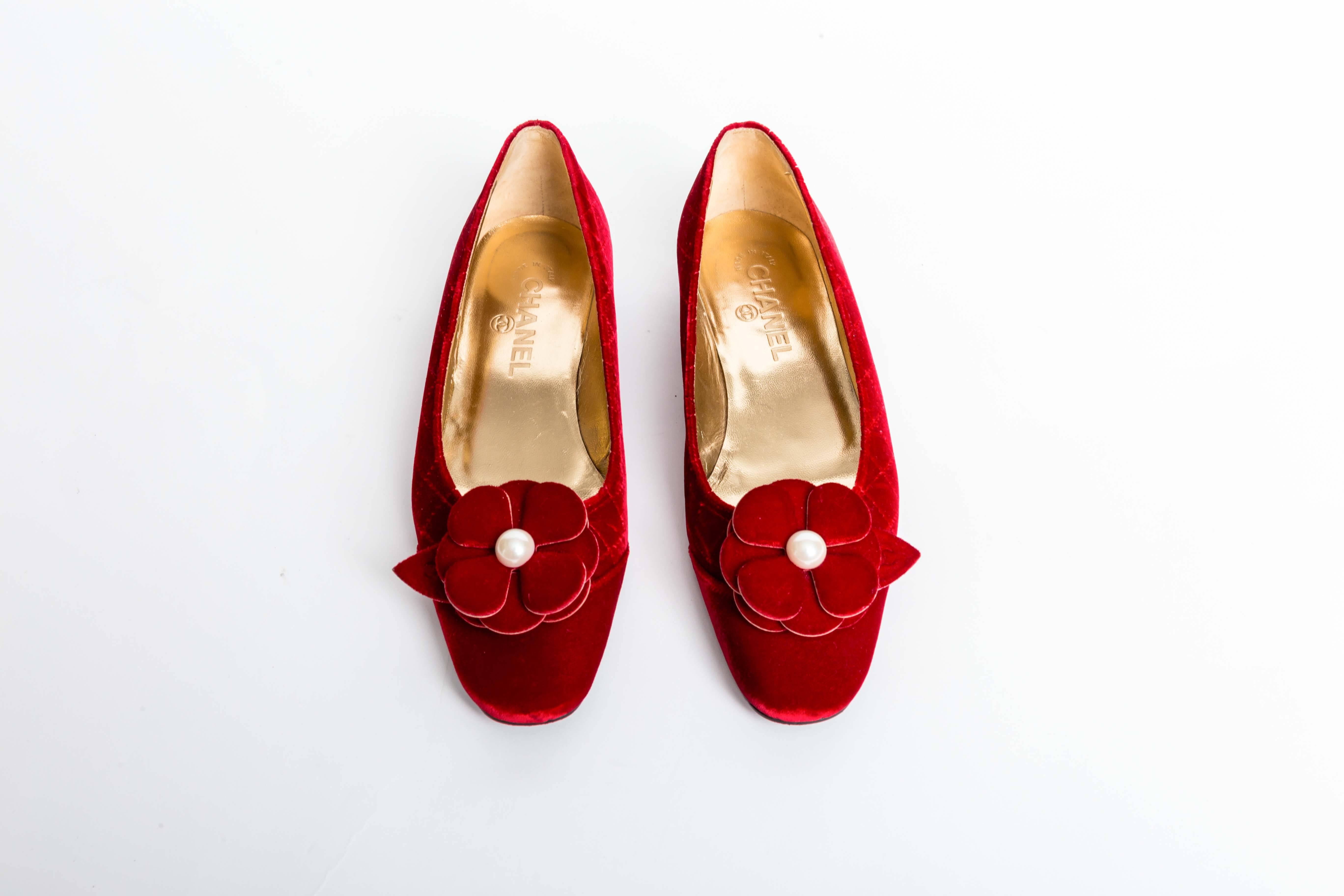 Chanel Red Velvet Camelia Flats In Excellent Condition In Westhampton Beach, NY