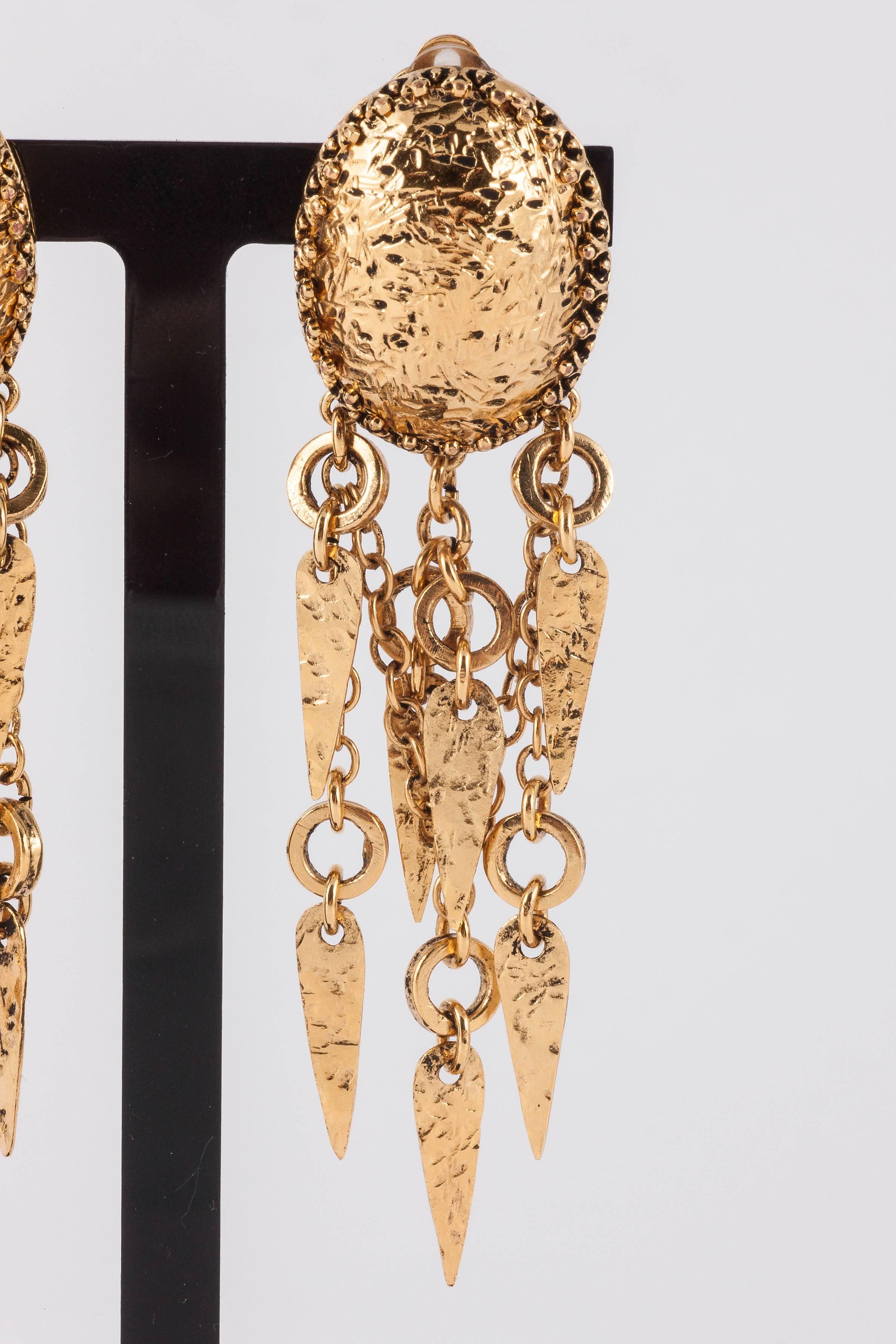 Hammered  gilt metal 'shard' earrings from the WW collection, a contemporary limited edition hand made in Paris.
Each pendant 'shard' is hand cut and gently beaten to give the rich texture, attached to a ring and chain, then plated in a bright,