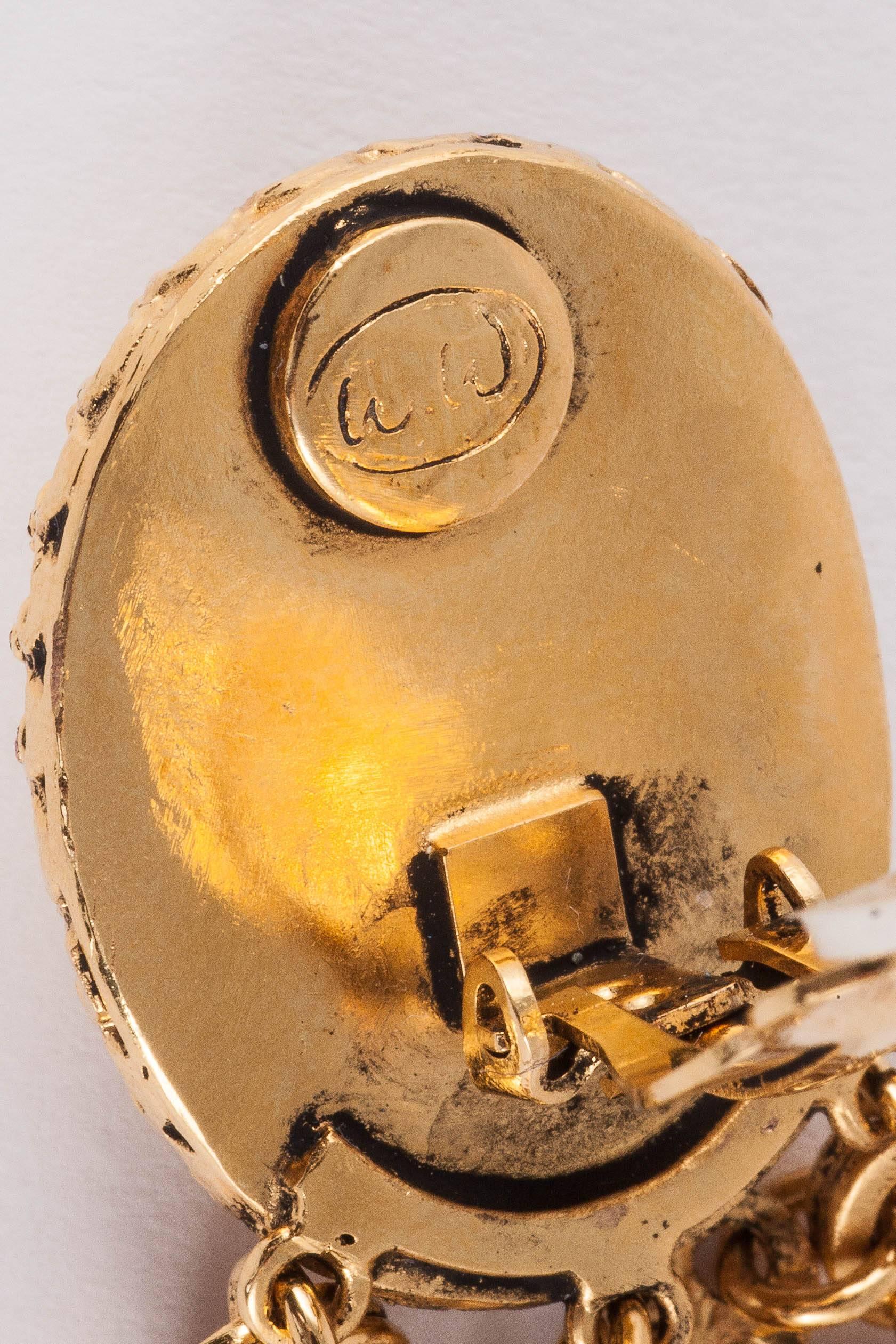 Boucles d'oreilles pendantes en métal doré martelé, collection de la Seconde Guerre mondiale Pour femmes en vente