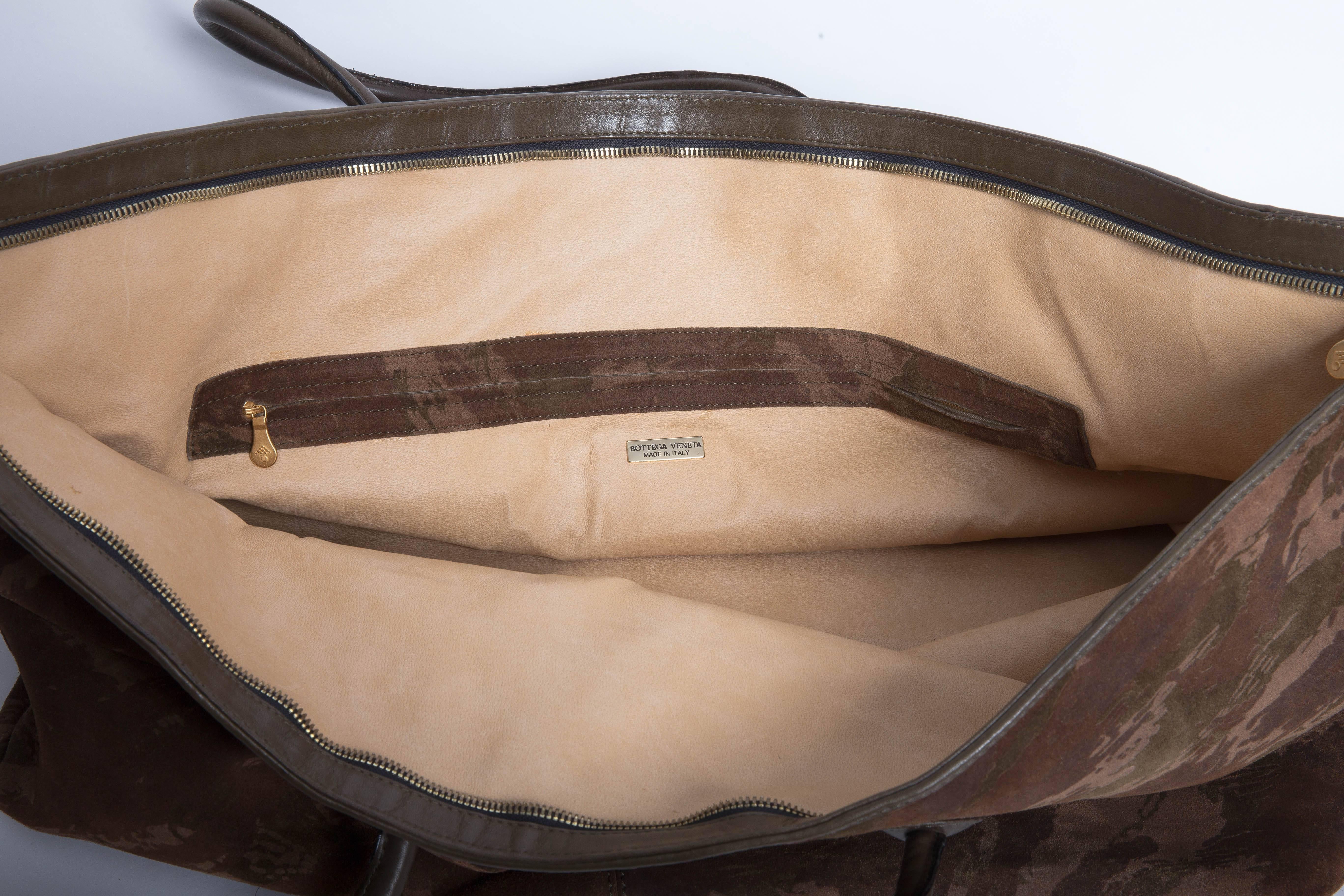 Bottega Veneta Camouflage Suede Duffle Bag In Excellent Condition For Sale In Westhampton Beach, NY