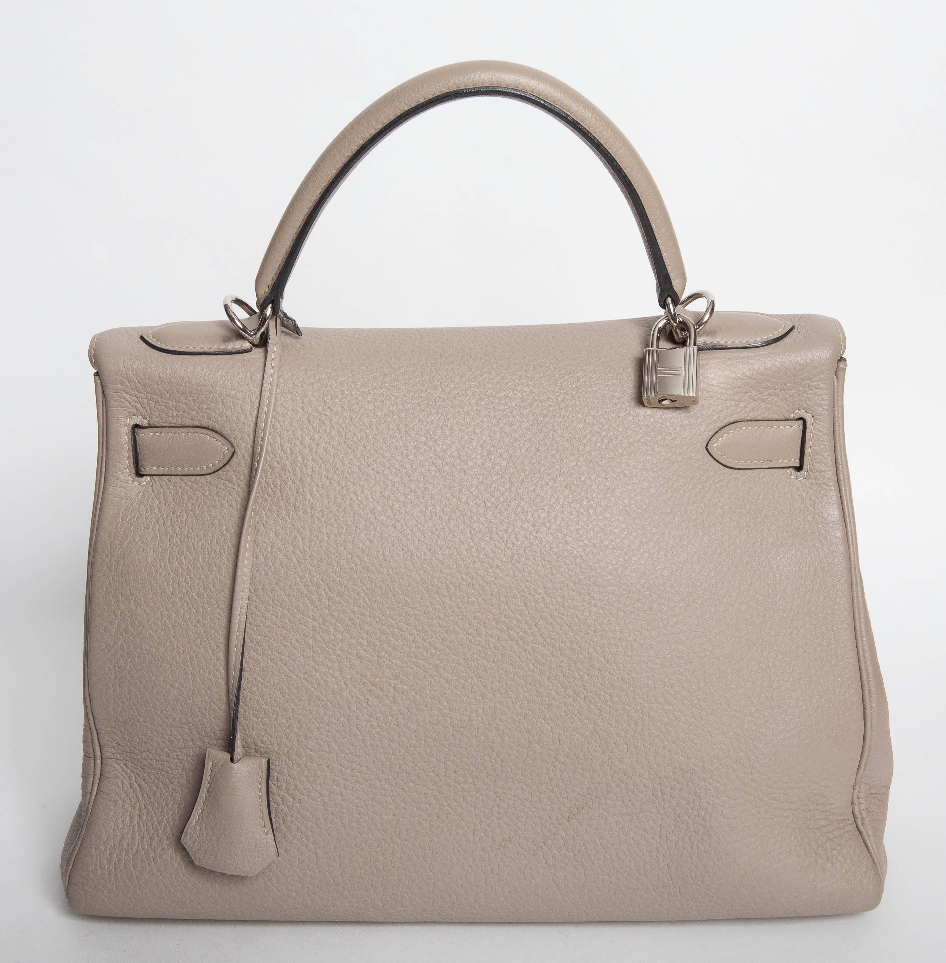 This wonderful Hermes Kelly is in excellent condition with the exception of a few scratches to the leather. One scratch on the rear of the bag may require a spa treatment but we can not guarantee that it can be removed. Corners are in excellent