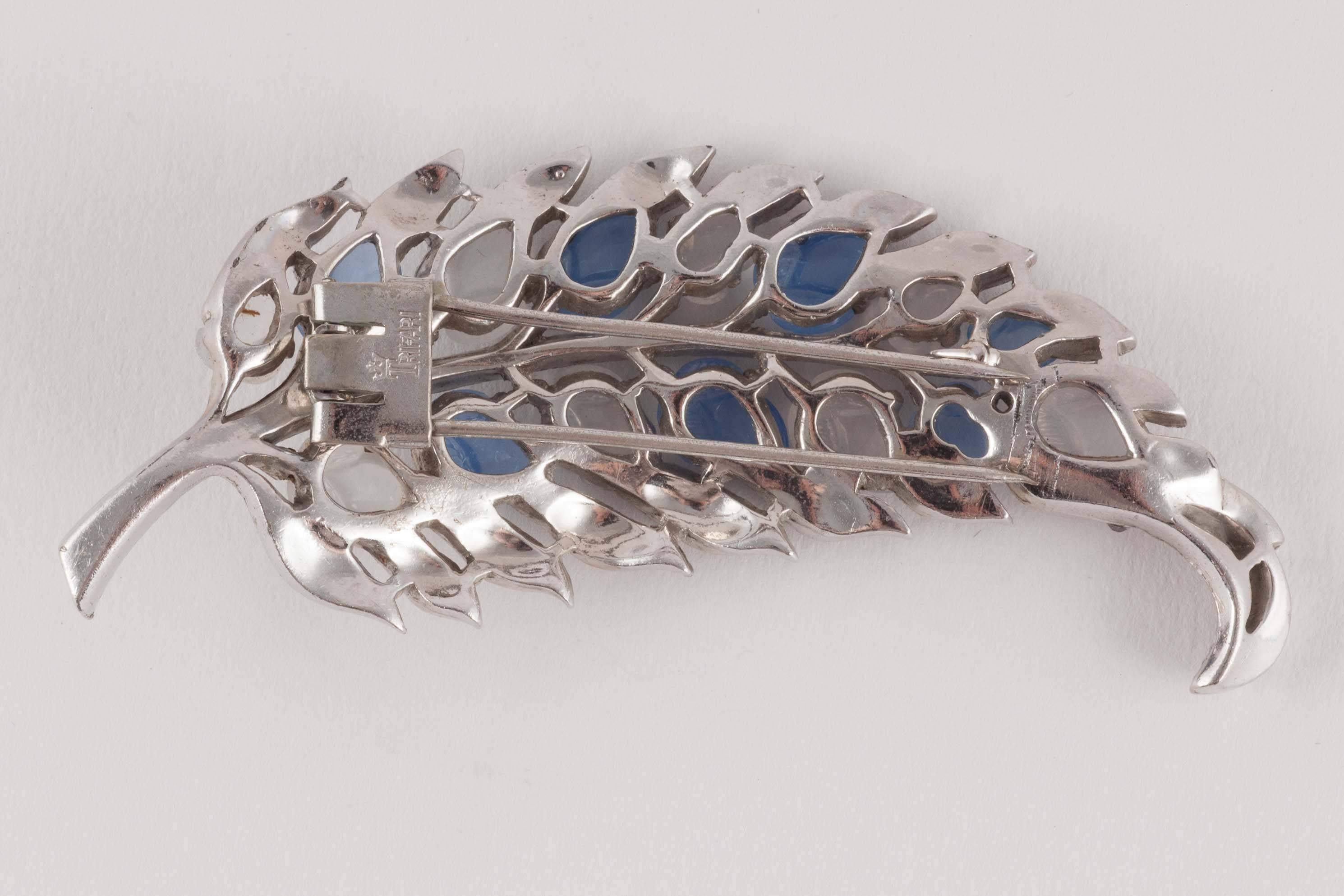 Trifari fruit salad 'leaf' brooch, 1940s In Excellent Condition In Greyabbey, County Down