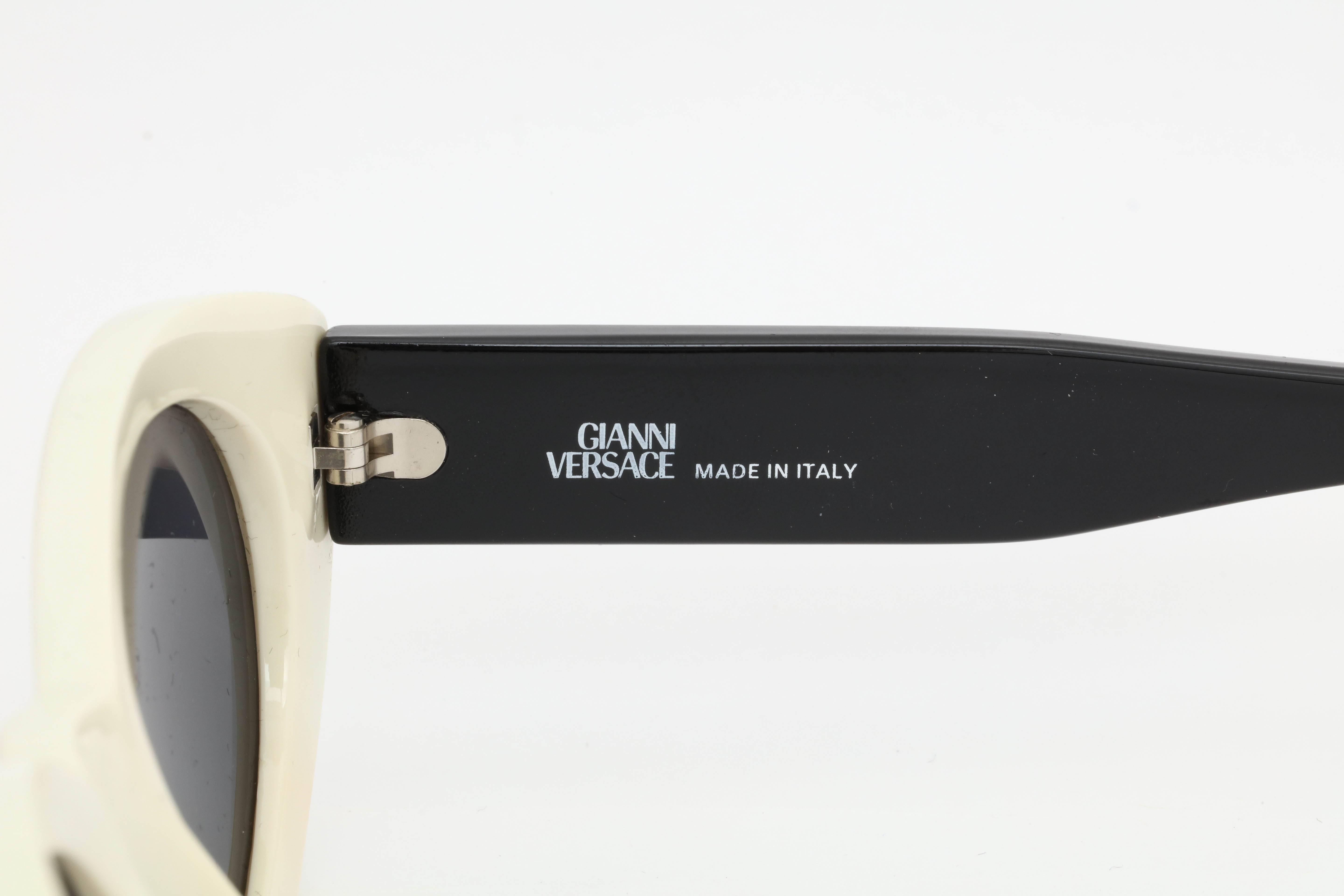 Vintage Gianni Versace Sunglasses Mod 480/A COL 447 In Excellent Condition In Chicago, IL
