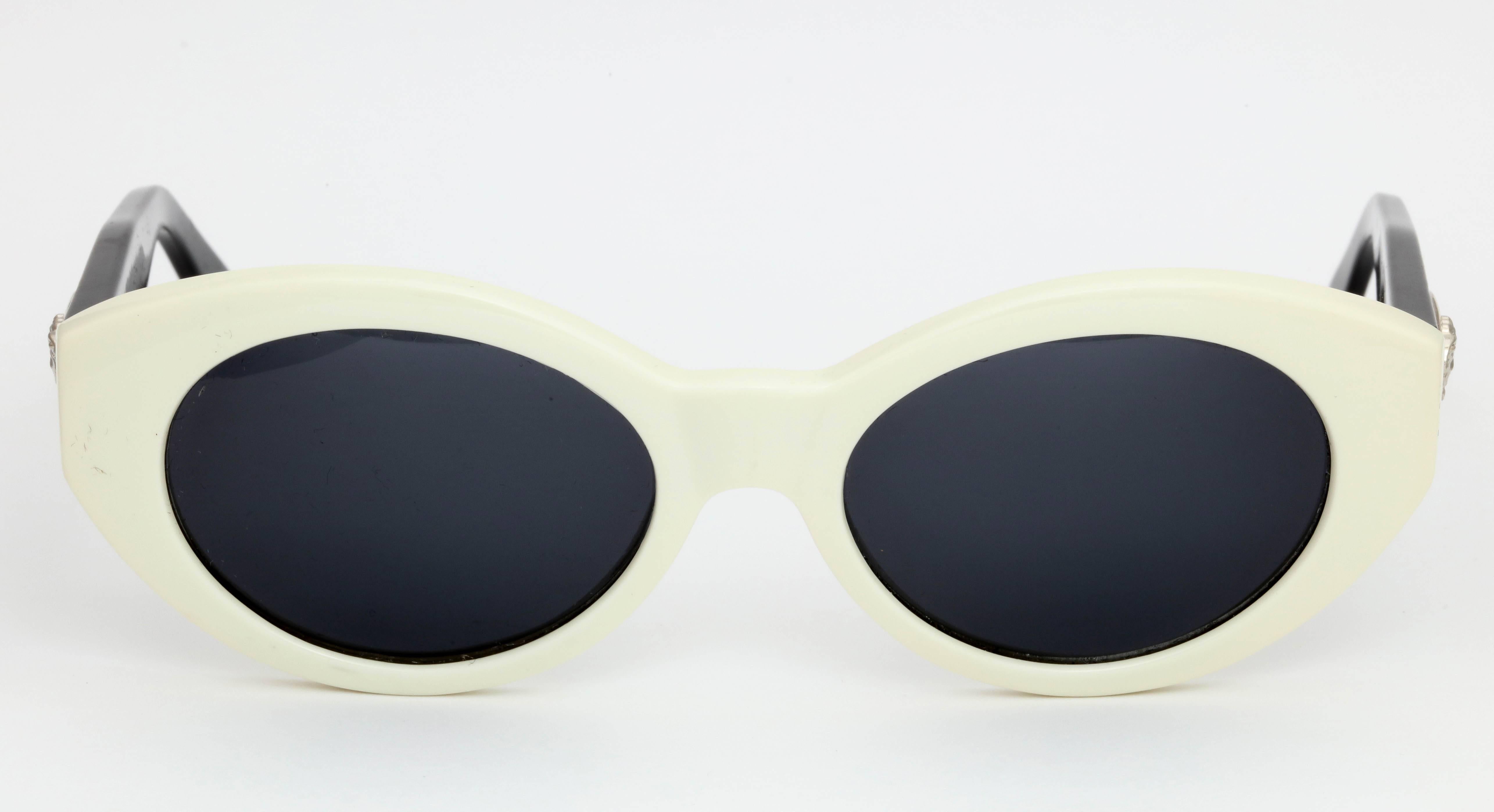 Women's or Men's Vintage Gianni Versace Sunglasses Mod 480/A COL 447