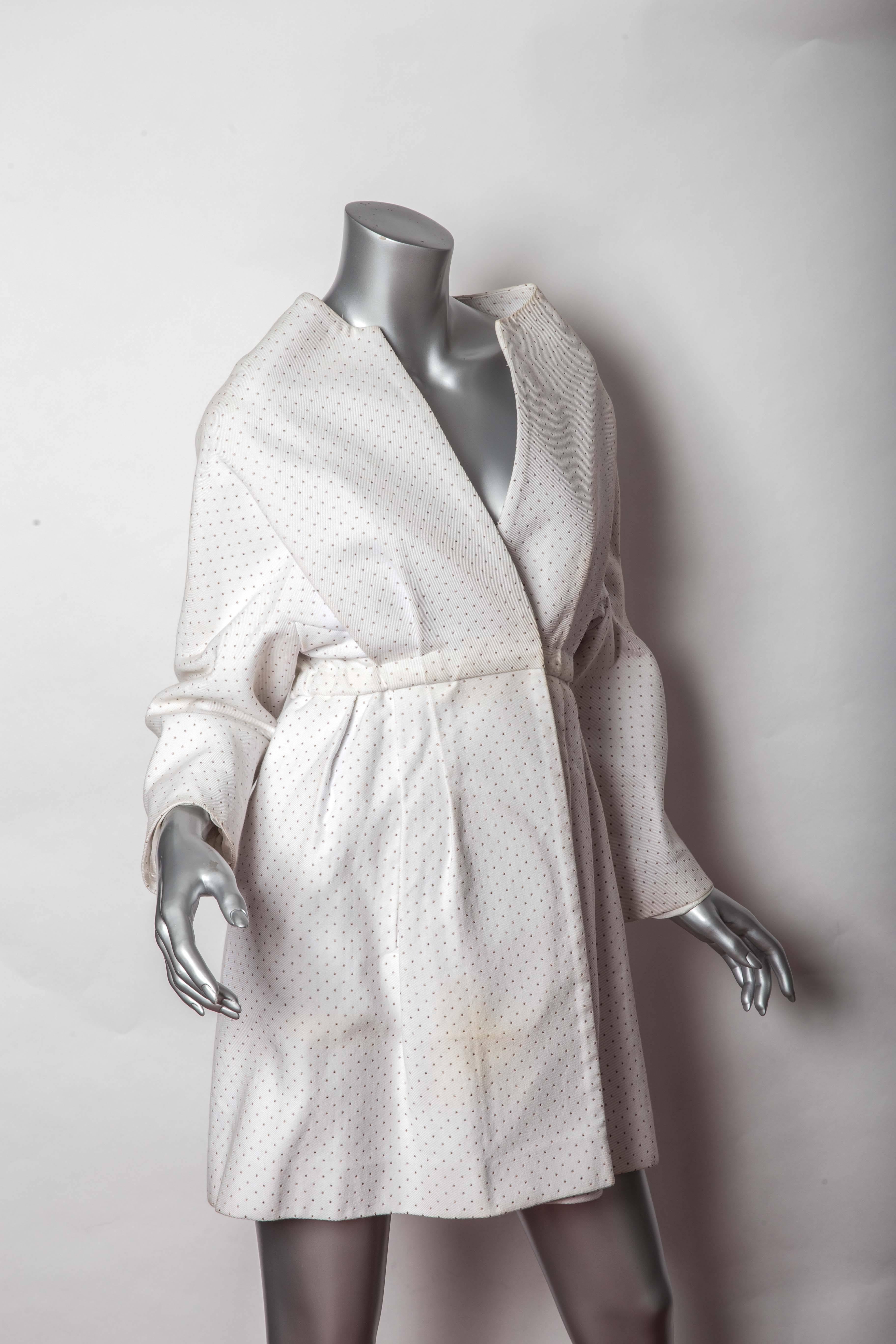 Vintage Nina Ricci White Sculptural Coat - Small In Good Condition In Westhampton Beach, NY