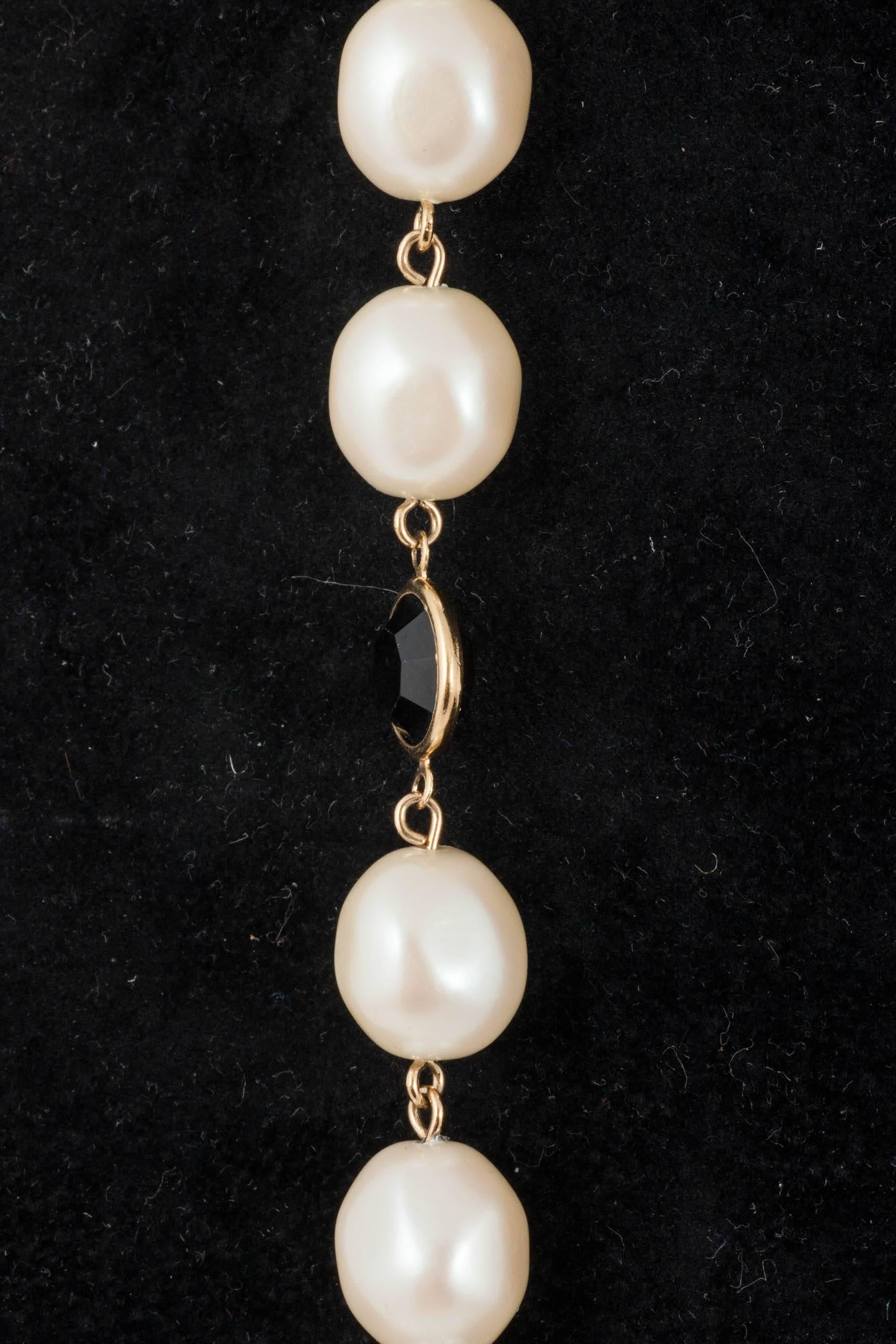 Women's Joyous Yves Saint Laurent 'daisy' pearl, gilt and black glass pendant, 1980s