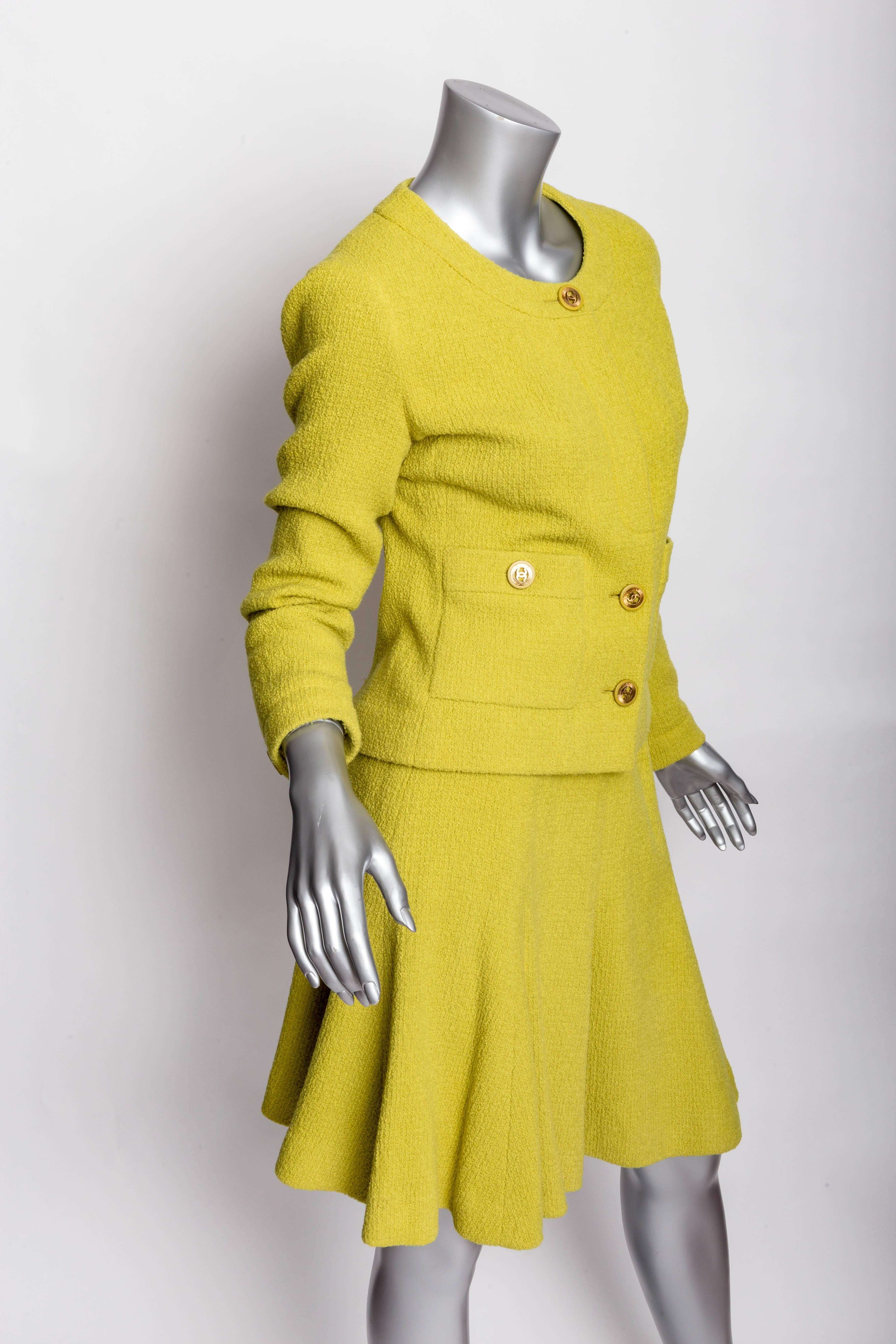 Darling Chanel Suit in Chartreuse Wool Bloucle. Size 36.
Round neck collar Jacket with Chanel gold buttons down the front of the jacket (three exposed and two  hidden) as well as gold Chanel buttons on the two front pockets and at the end of each