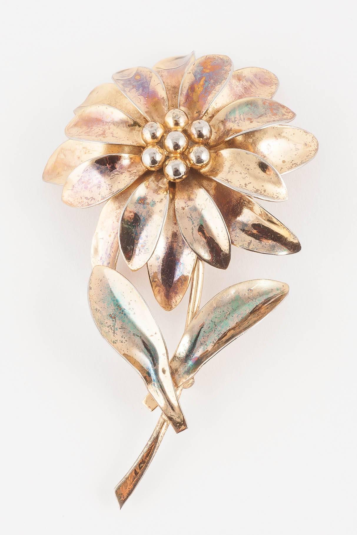 A striking pair of gilt metal Austrian 'flower' brooches, 1950s. For Sale 1