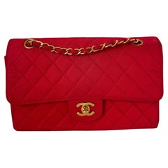 Chanel Classic Flap Medium Vintage Nylon Satin rouge avec plaqué or 24 carats