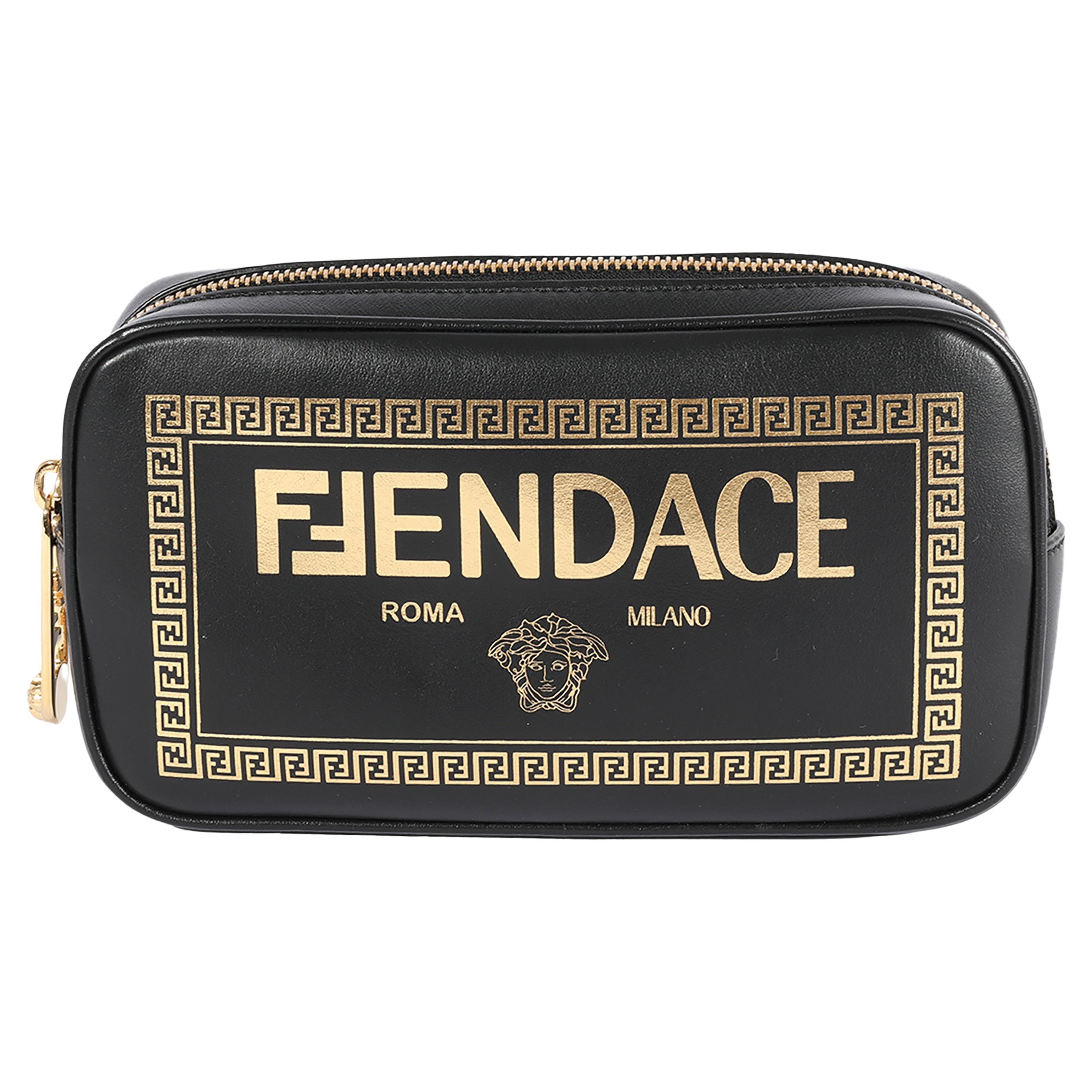 Fendi x Versace Fendace Schwarzes Kameragehäuse mit Logodruck im Angebot