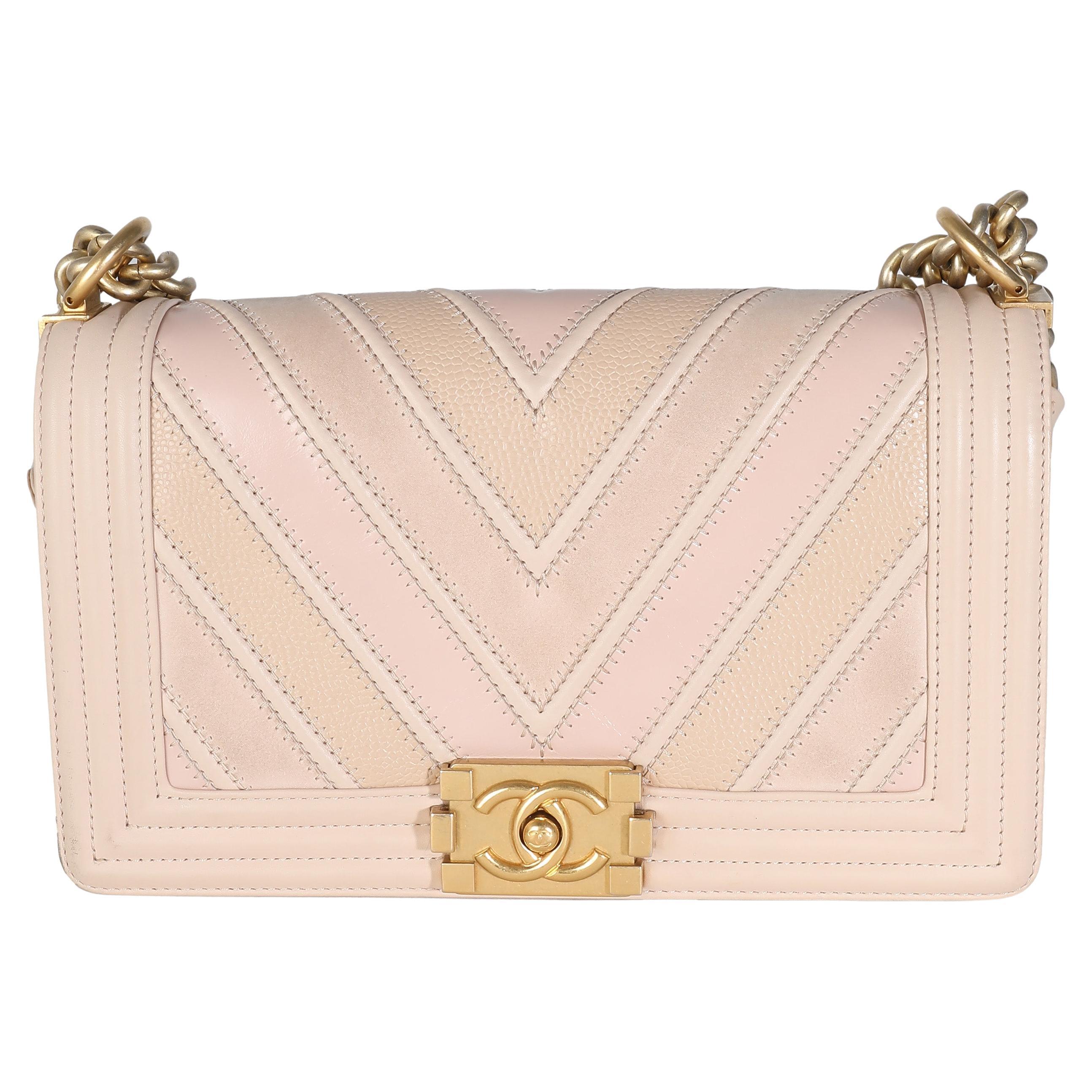 Sac à main Chanel Beige Caviar Suede Calfskin Chevron Medium Boy en vente