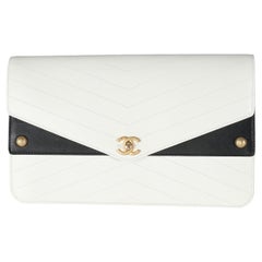 Chanel Bolso con solapa de viaje casual de piel de becerro Chevron blanca