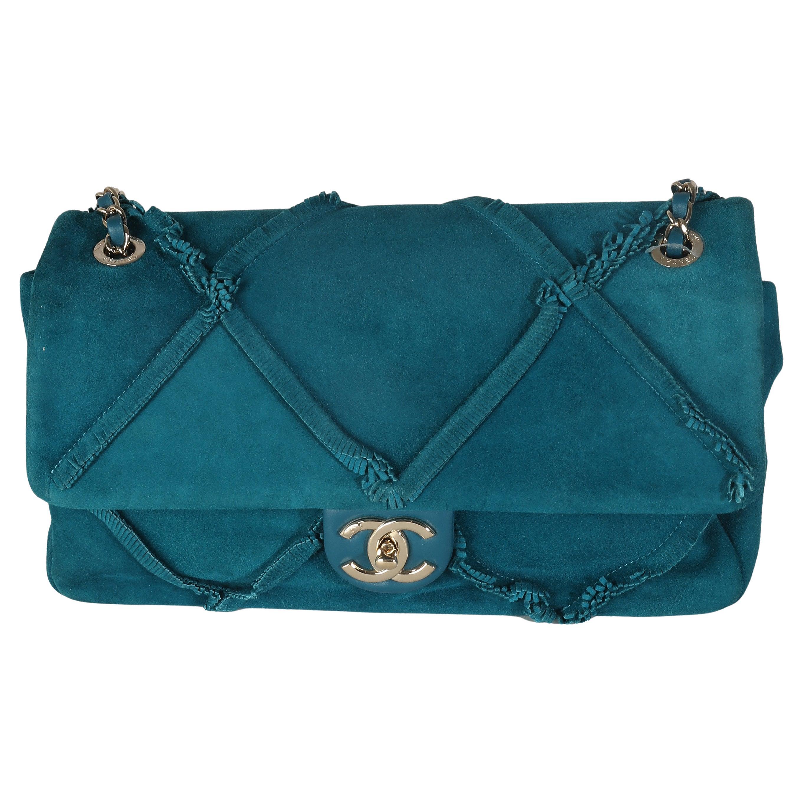 Chanel - Sac à rabat moyen en daim, peau de chèvre et franges diamantées