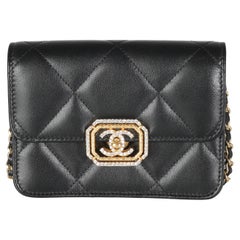 Chanel Mini Flap in pelle di vitello trapuntata nera con strass