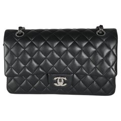 Chanel Schwarze klassische Tasche aus gestepptem Lammfell mit doppelter Klappe