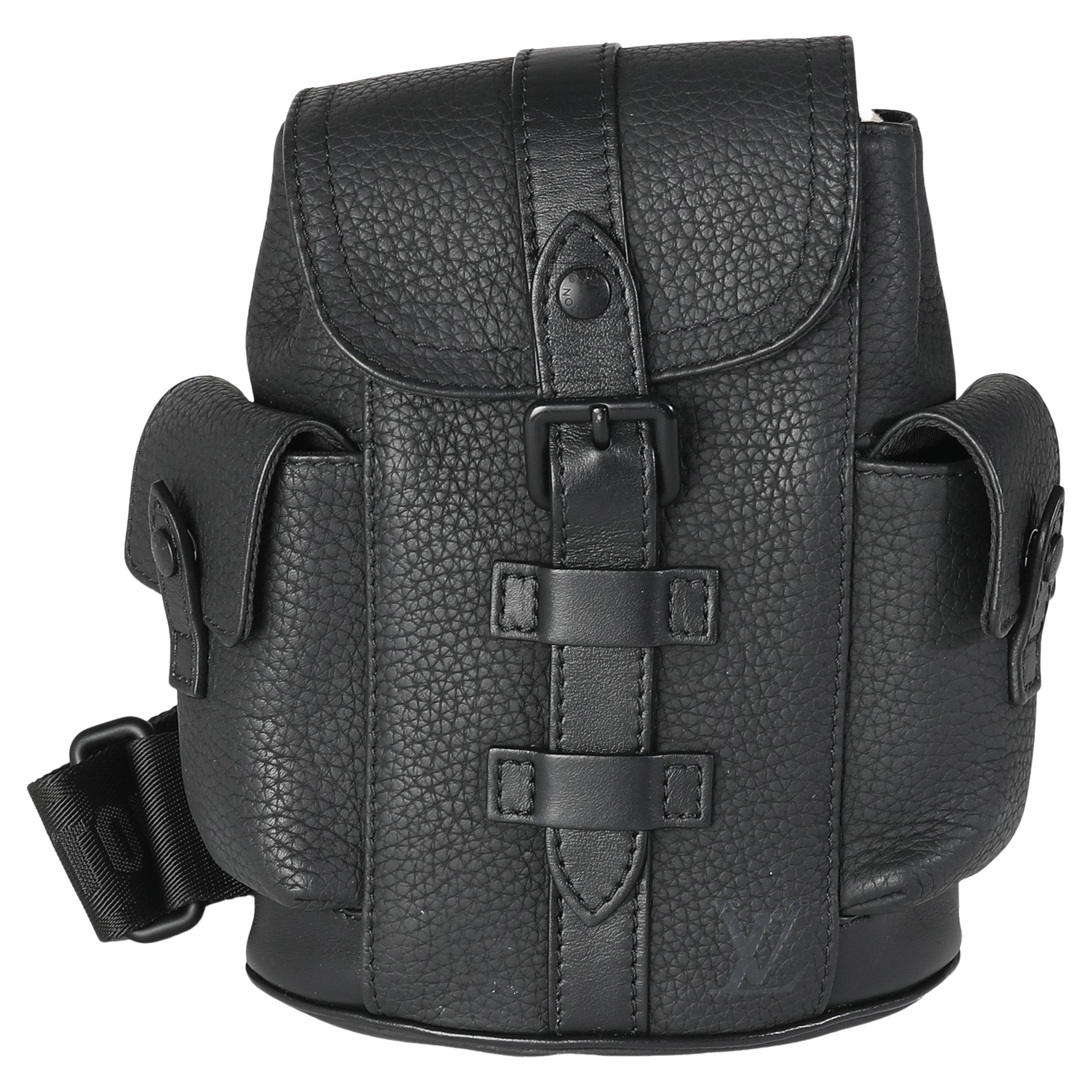 Louis Vuitton Taurillon Nano Christopher Nero in vendita