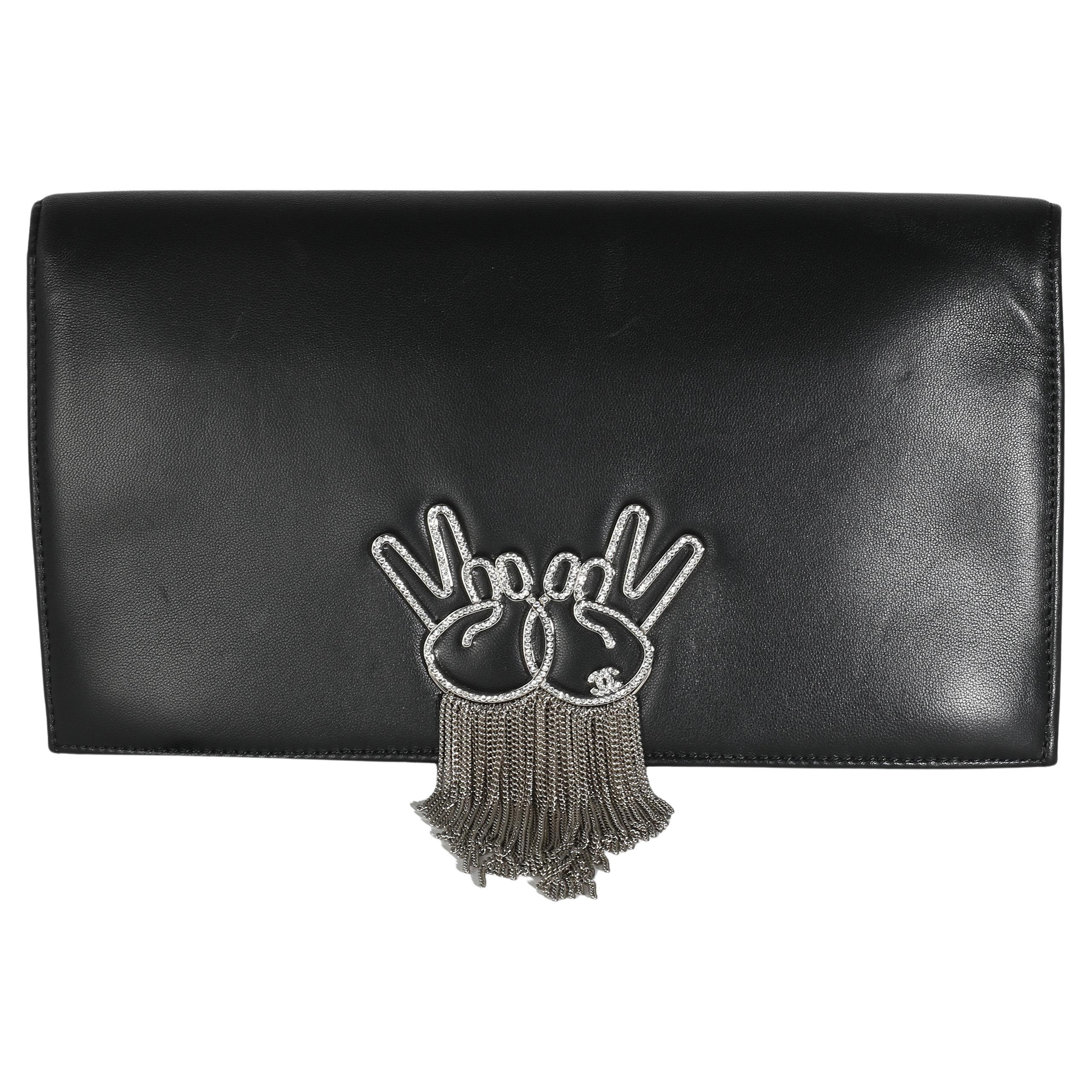 Chanel Schwarzes Lammfell Kristall Friedensschild Emoji Umklappbare Clutch im Angebot